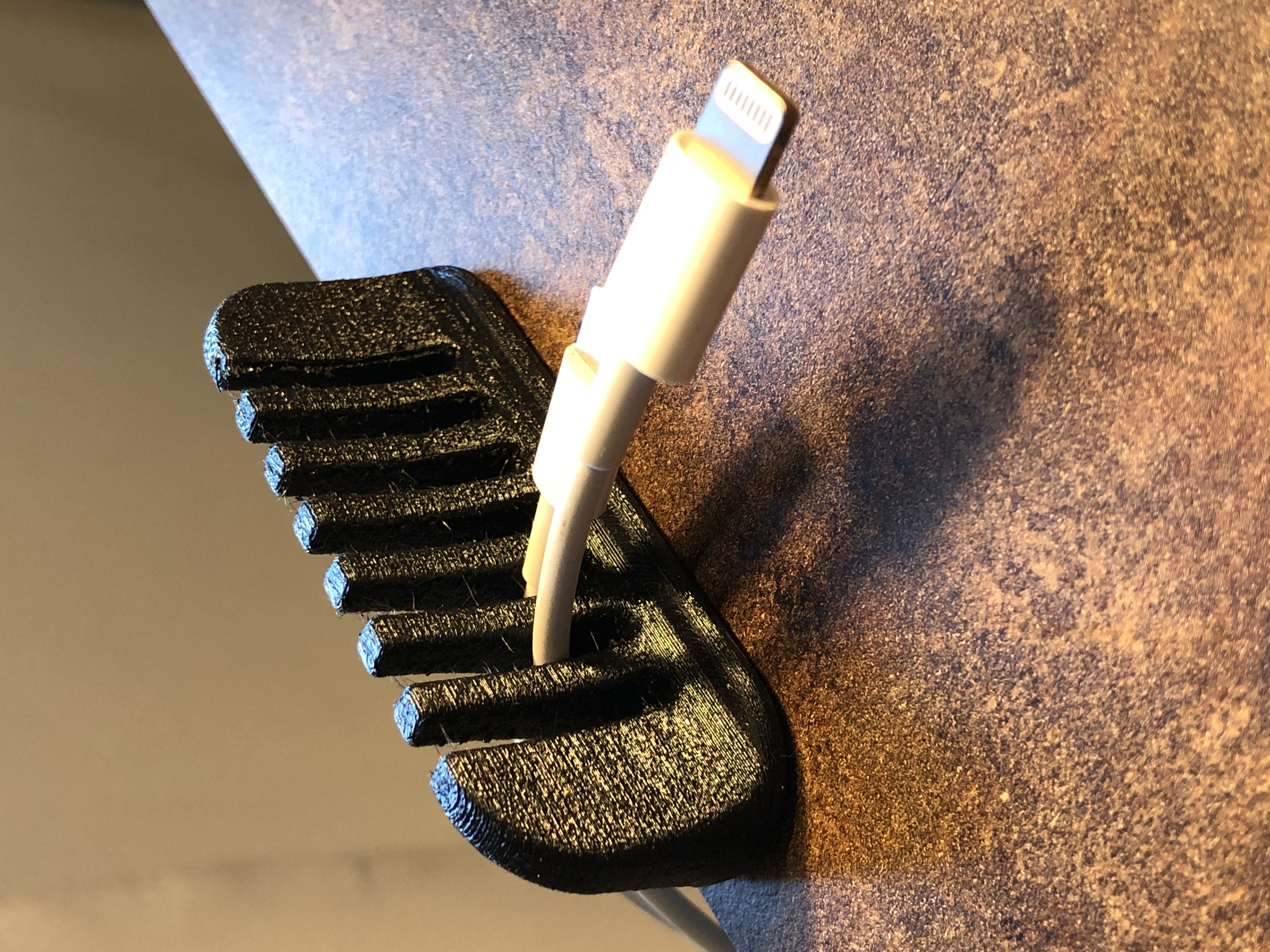 Tabeltop cable organizer