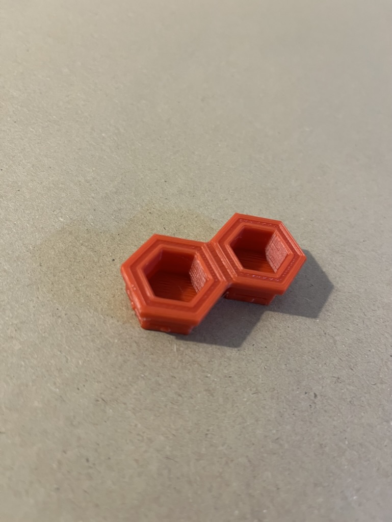 Honeycomb storage wall connector for tesa powerstrip