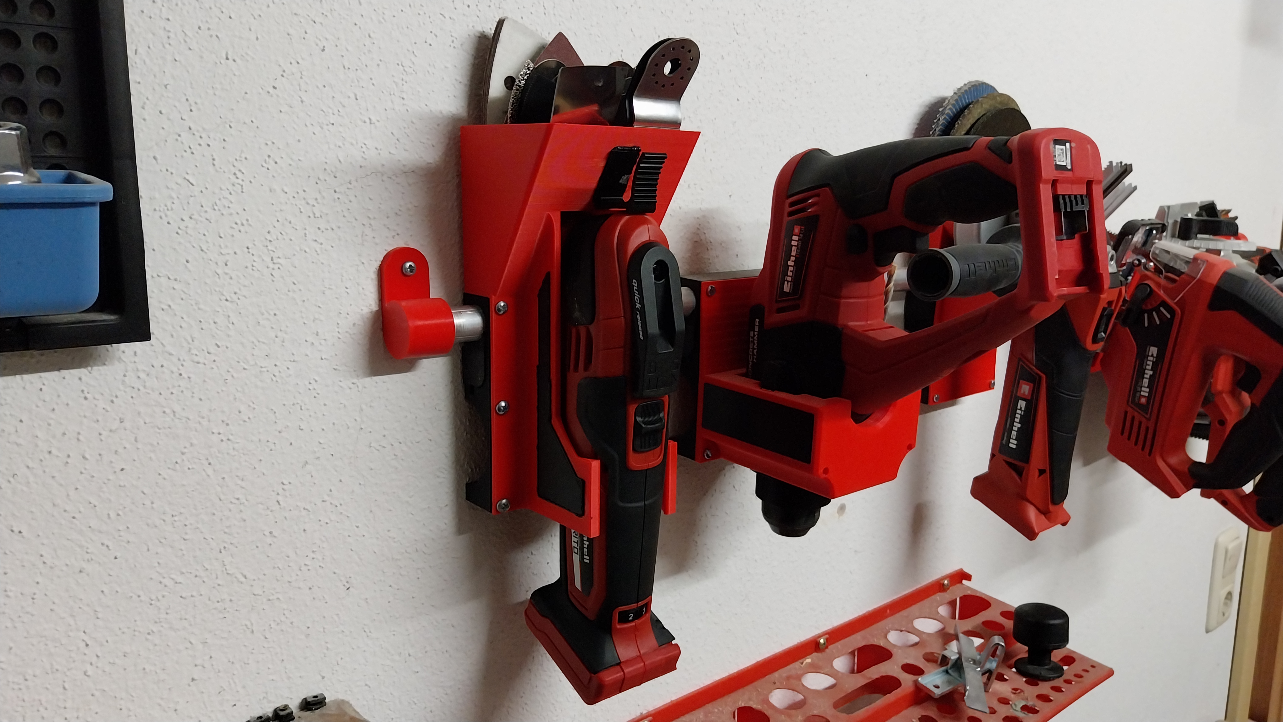Multitool-holder for modular wallmount