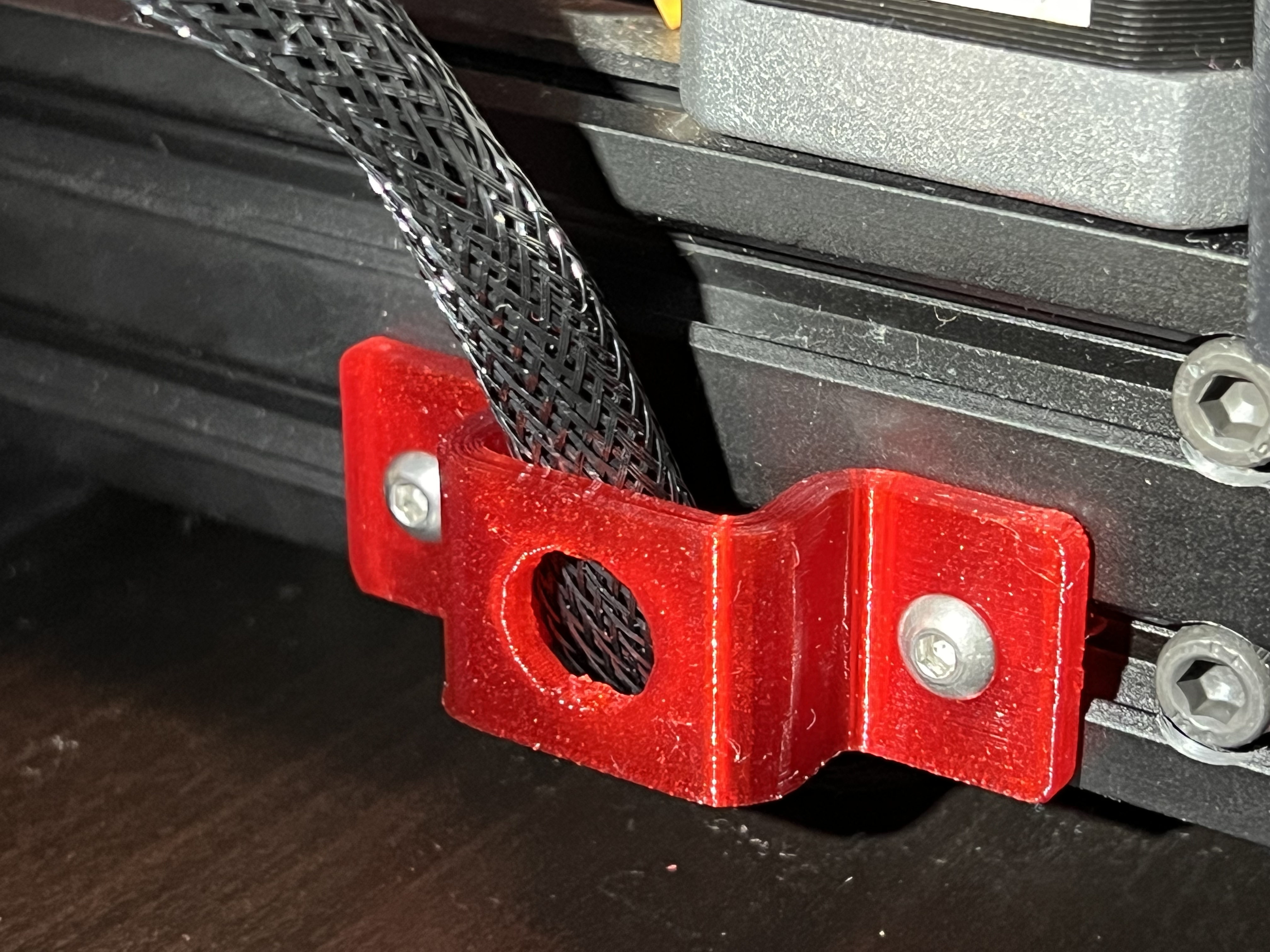 Extrusion Mounted Cable Guide