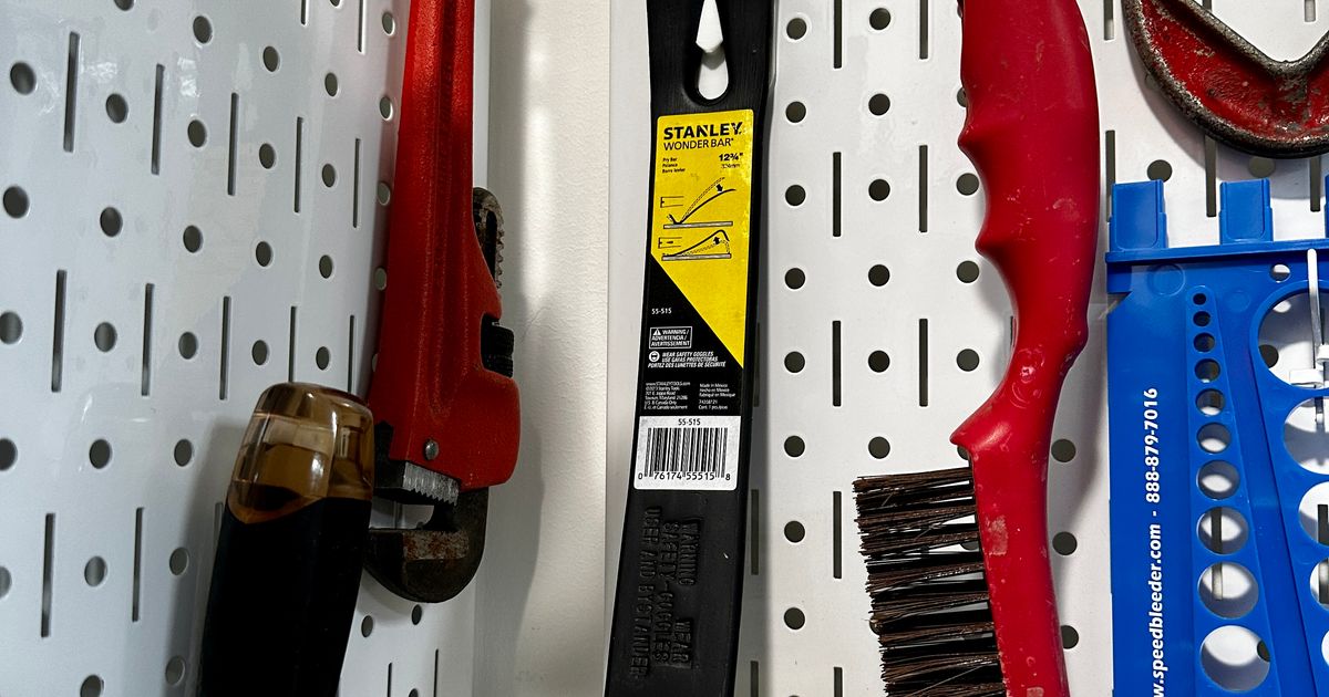 Prybar pegboard / Wall Control mount by maxelman Download free STL