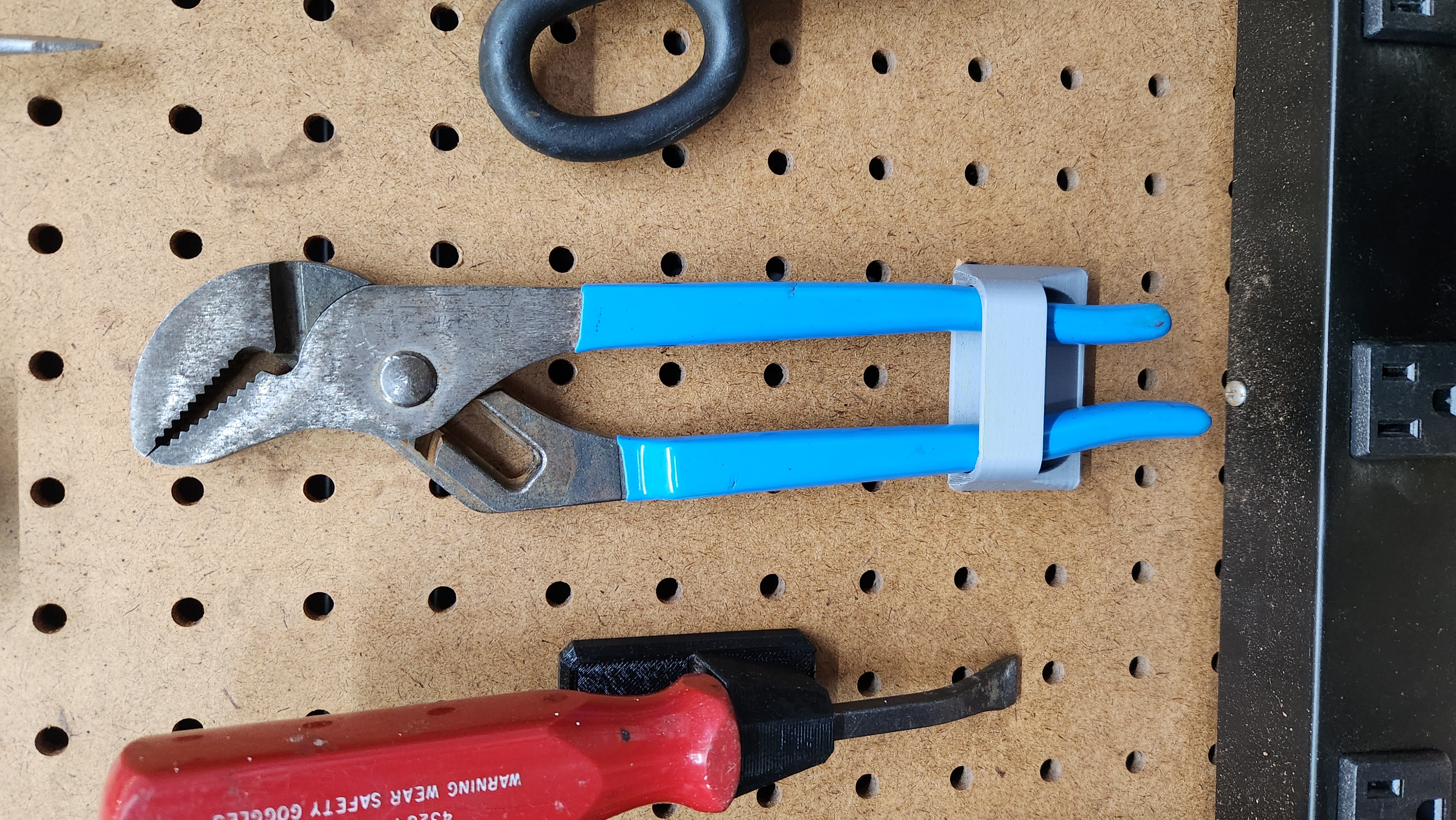 Adjustable Pegboard Pliers Holder 