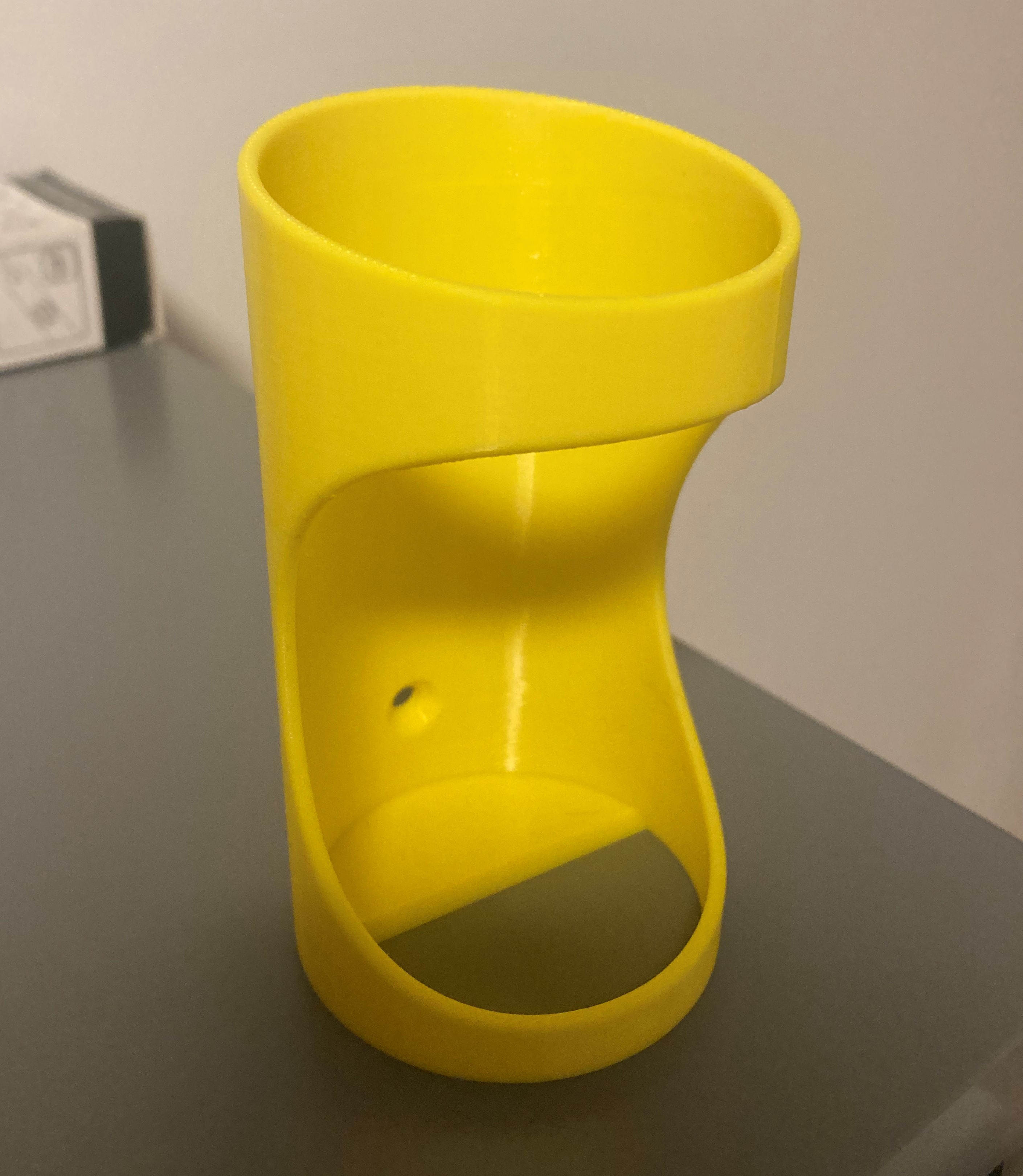 Spray can holder by Jakub Kalfař Download free STL model