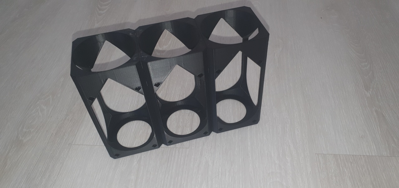 Modular Bottle Holder for Fridges with suction pads by Nivenante