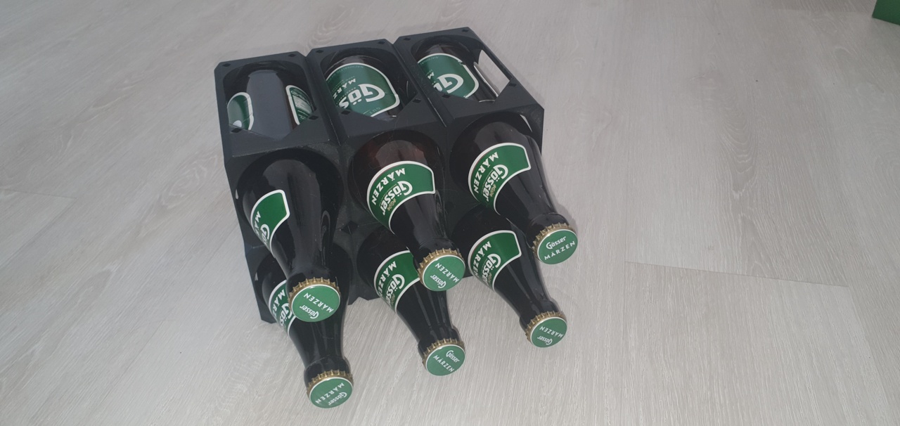 Modular Bottle Holder for Fridges with suction pads by Nivenante