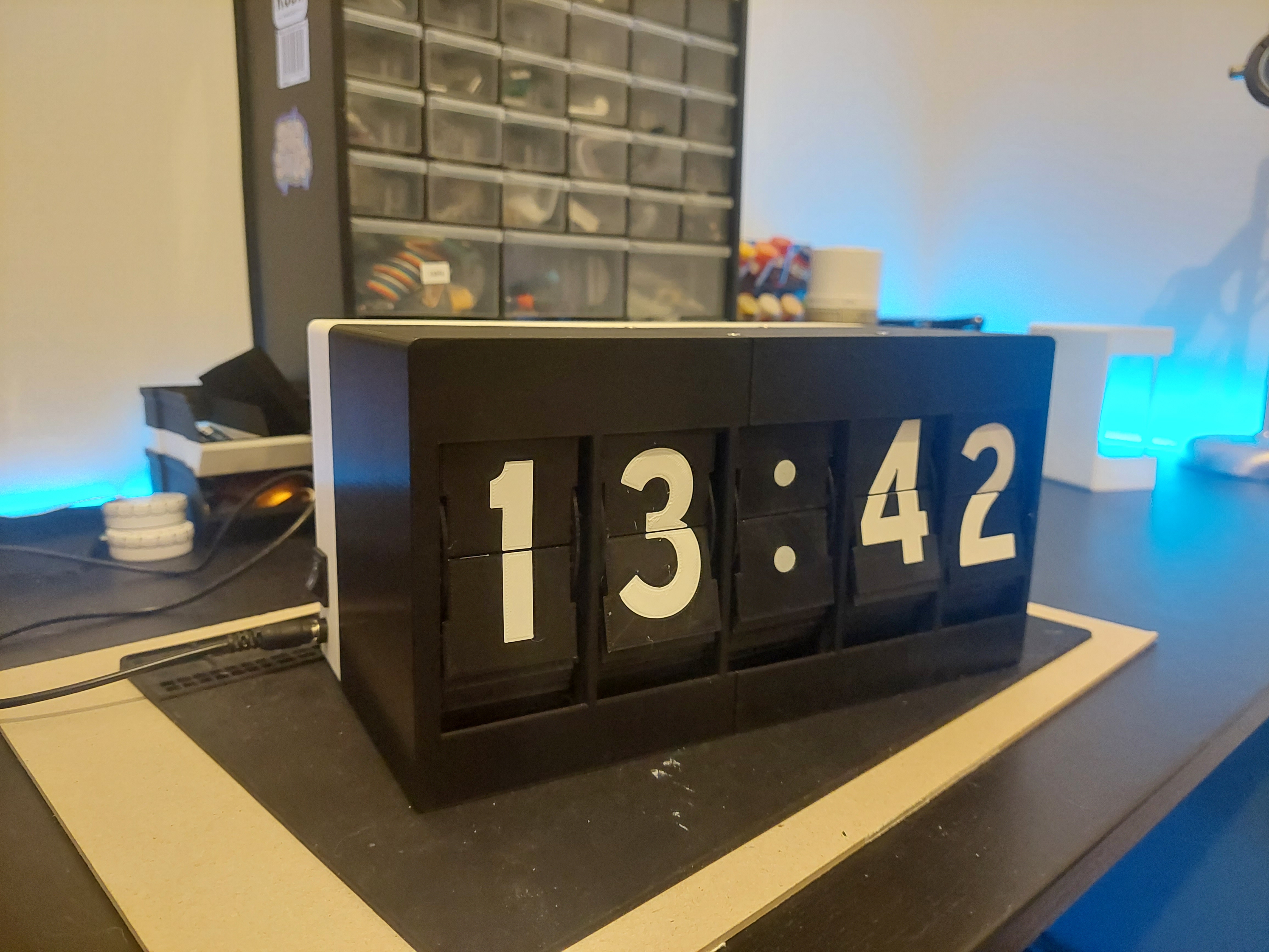 Miniatura 2 do modelo 3D Split-Flap Display (5 characters)