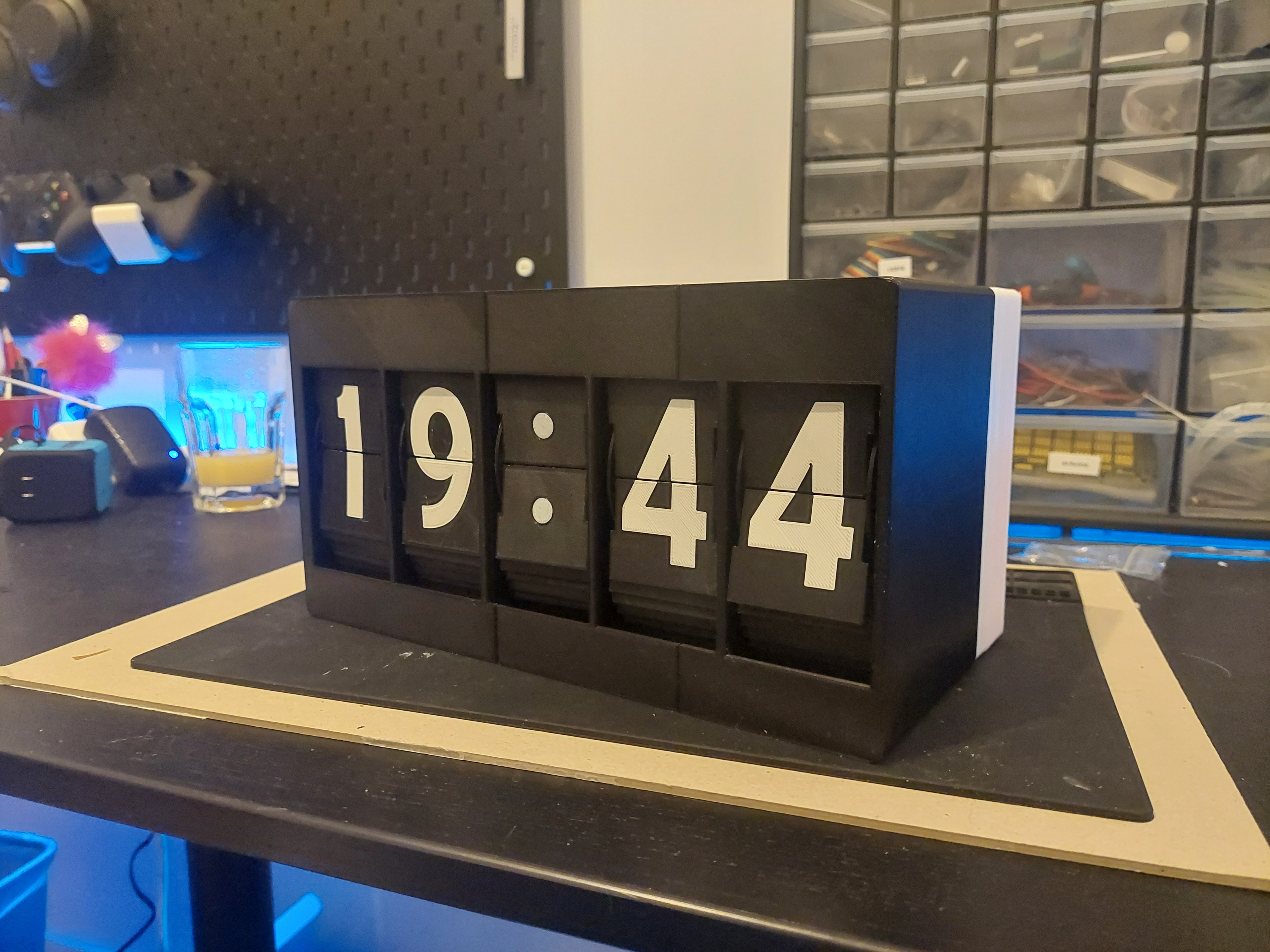 Miniatura 3 do modelo 3D Split-Flap Display (5 characters)