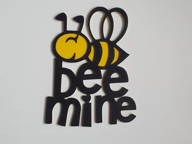 Bee Mine Valentine's Day Wall Dekor