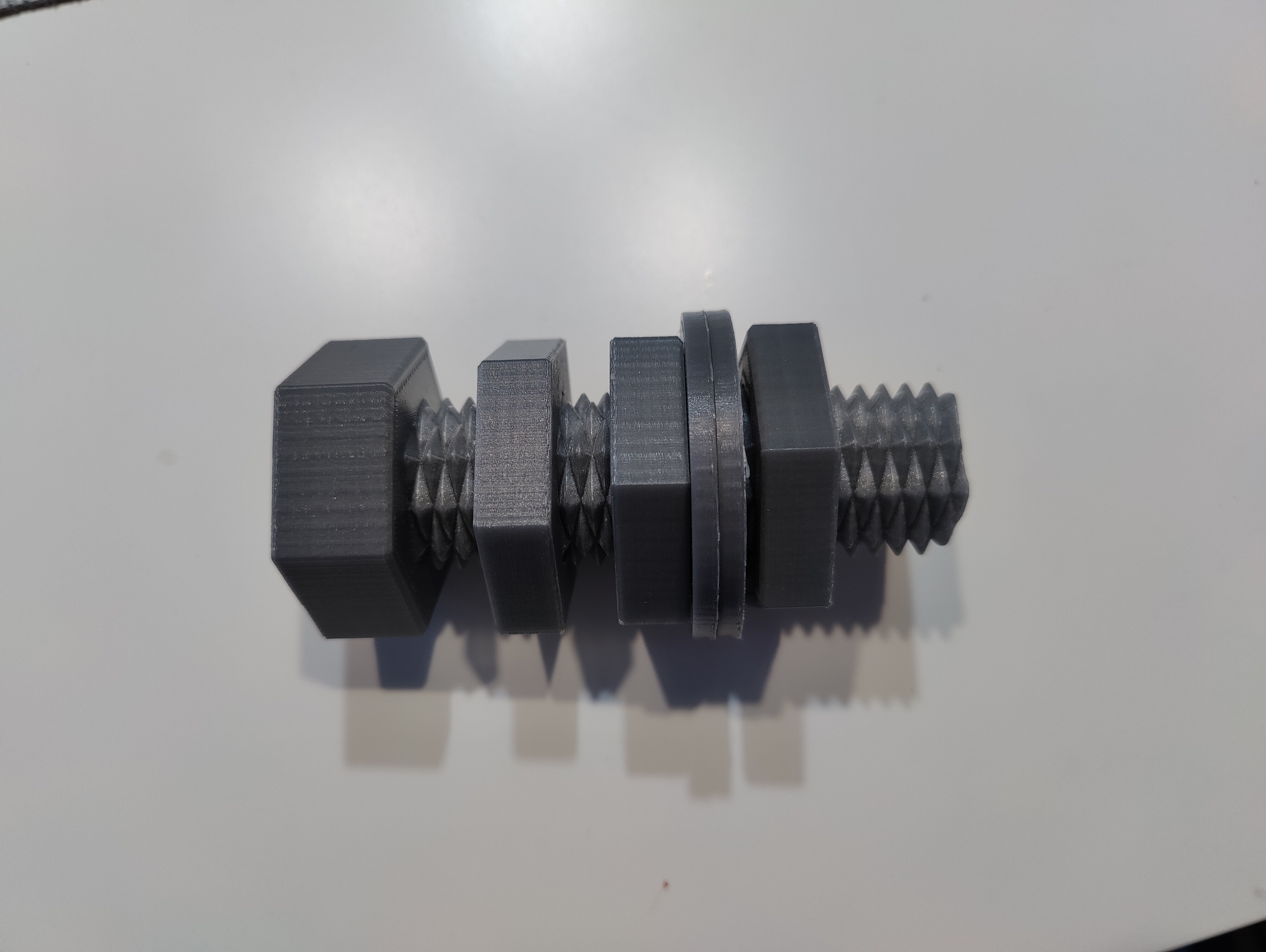 Miniatura 2 do modelo 3D Two-way bolt and nuts