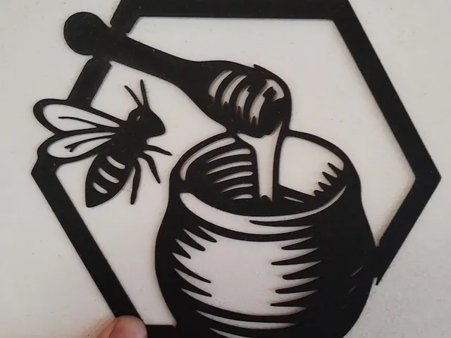 Včela s medem dekorace na zeď / Bee honey wall decoration