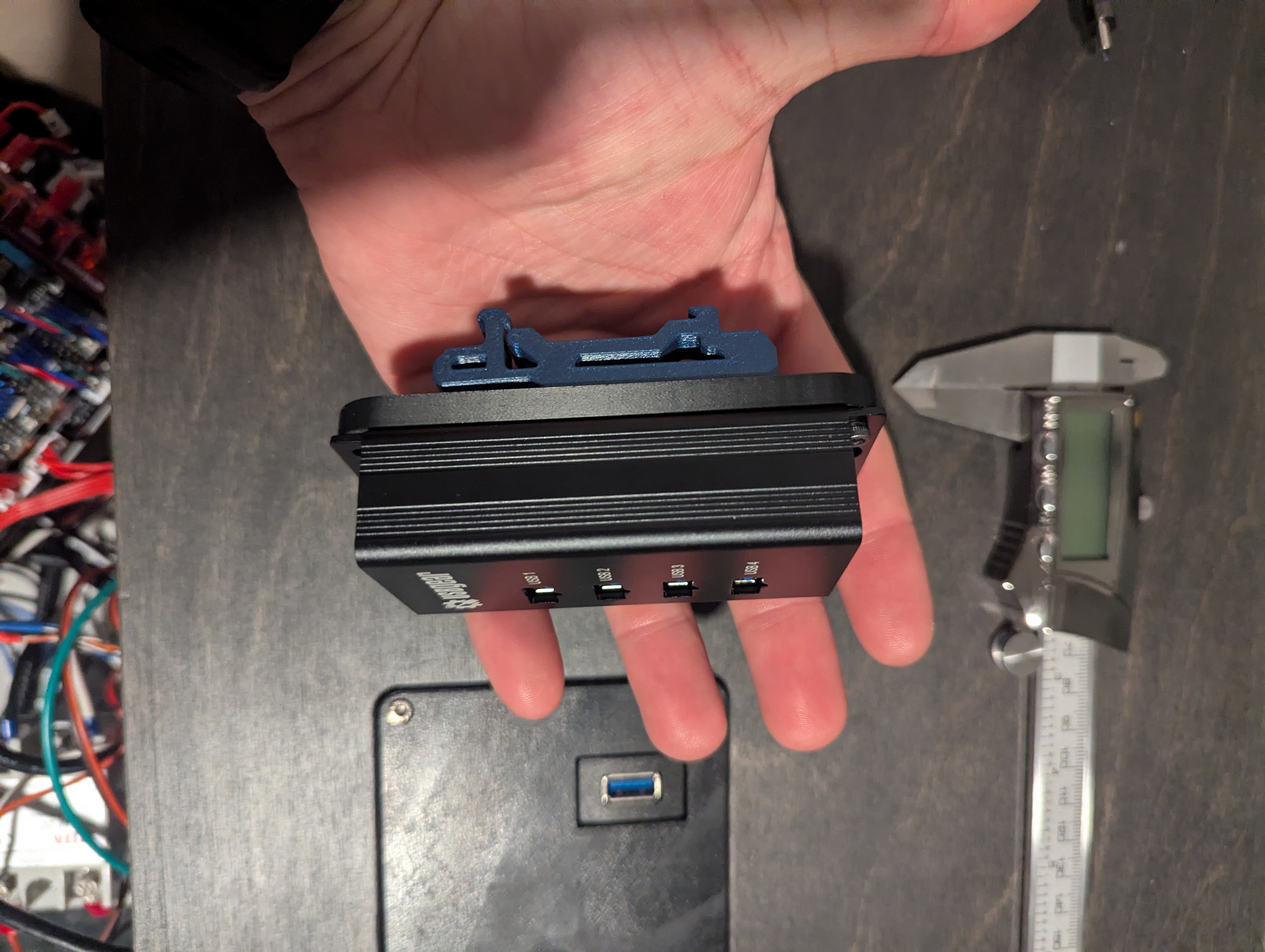 USBGEAR 4 port hub to DIN Rail