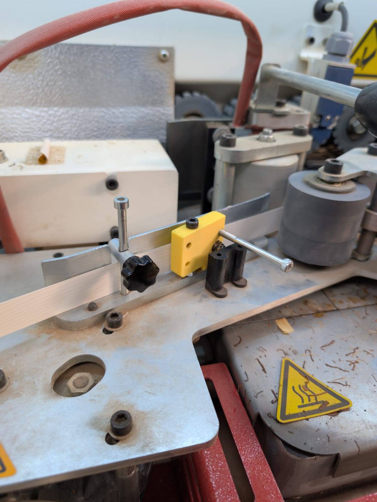 guide / edge pressing - HASMAK 612s edge application machine v02