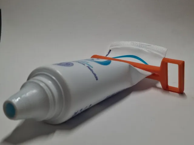Simple Toothpaste Tube Squeezer V2