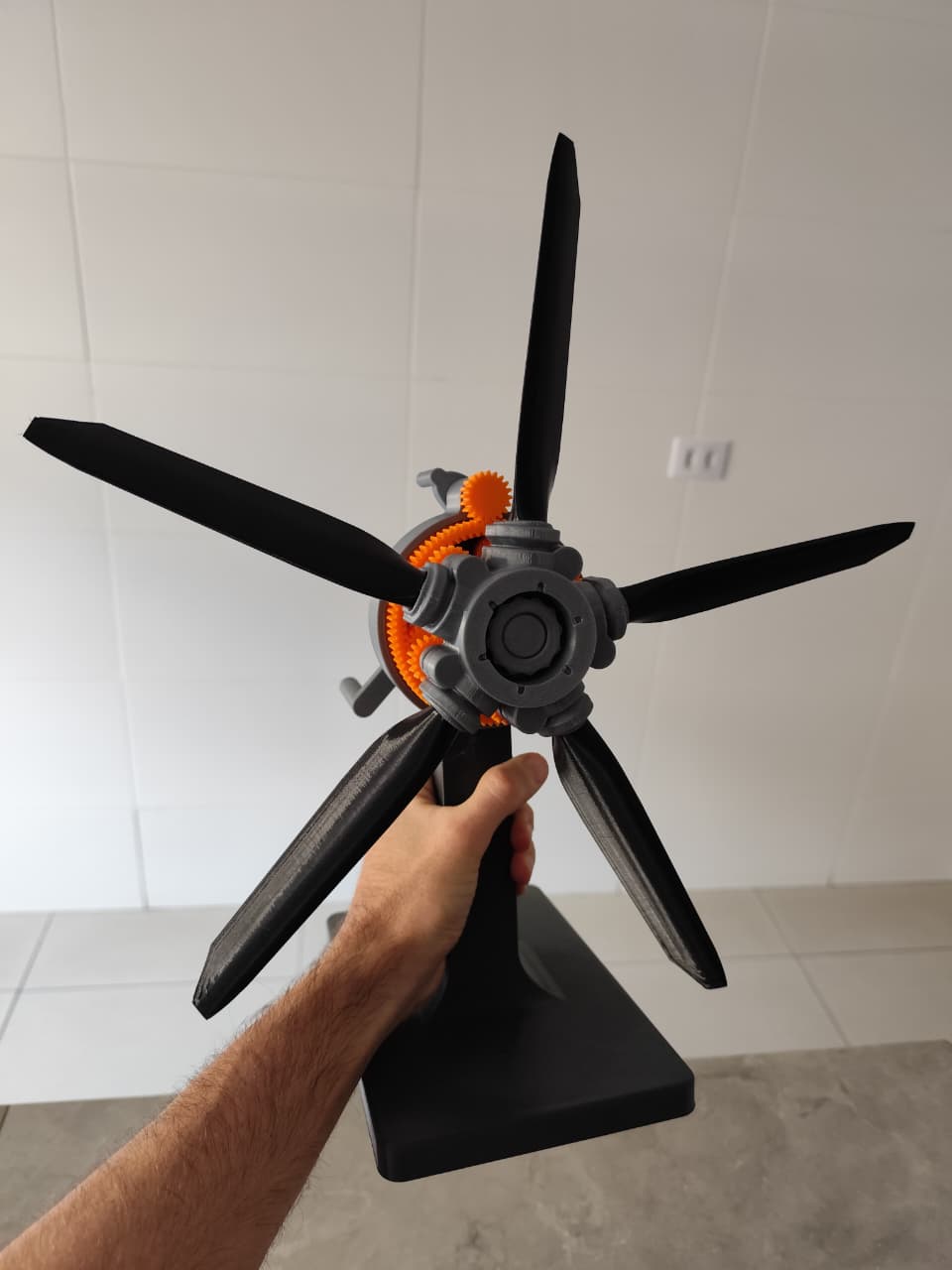 Improved Variable Pitch Propeller Mechanism with Display Base