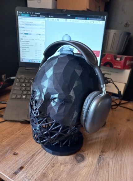 Woman Face Headphone Stand – Aesthetic and Practical 3D Print Design