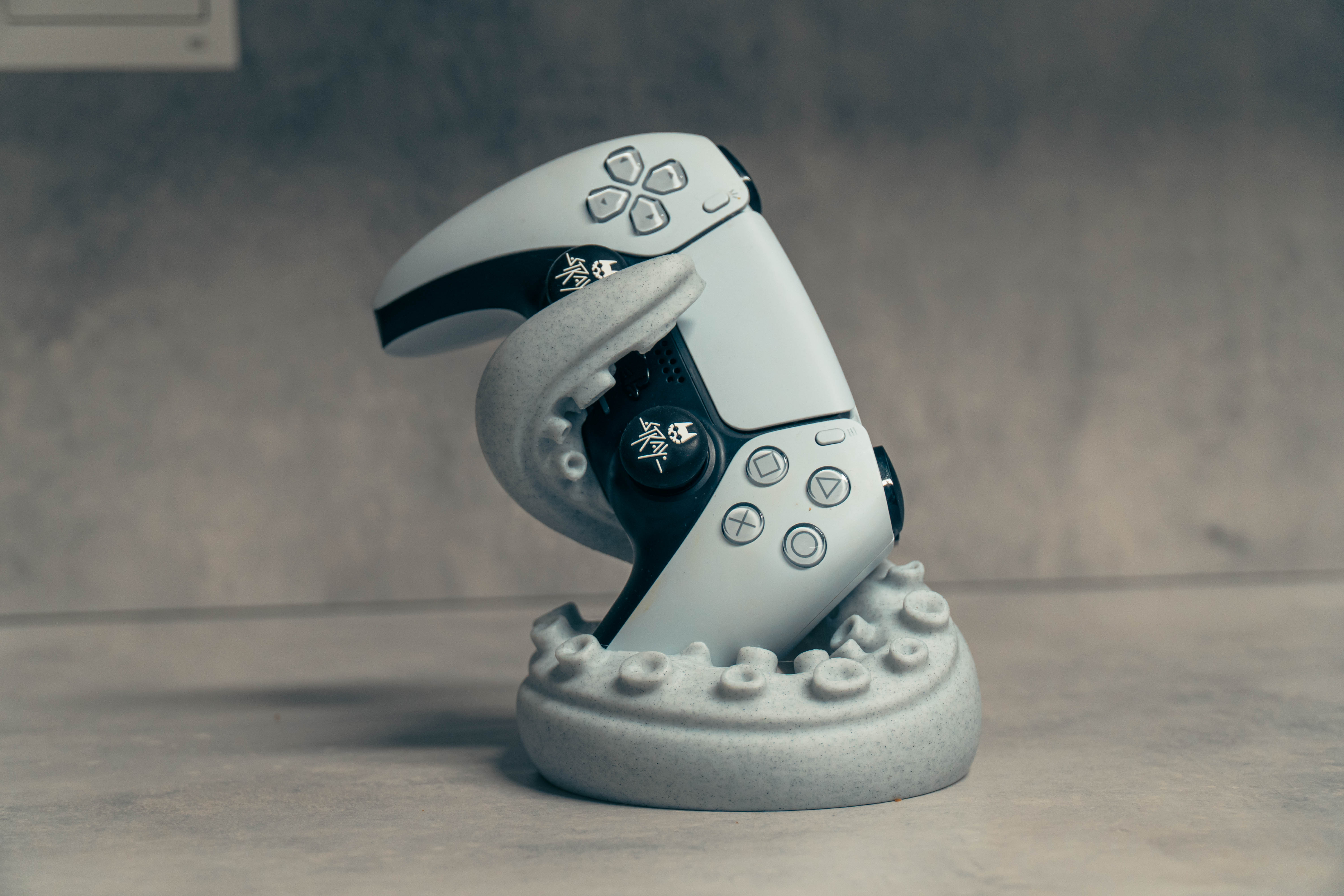 Vertical PS5 Tentacle Holder (xbox, switch pro and 8bit do) — thumbnail 6