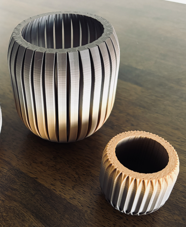 Pot with a ribbed gradient design