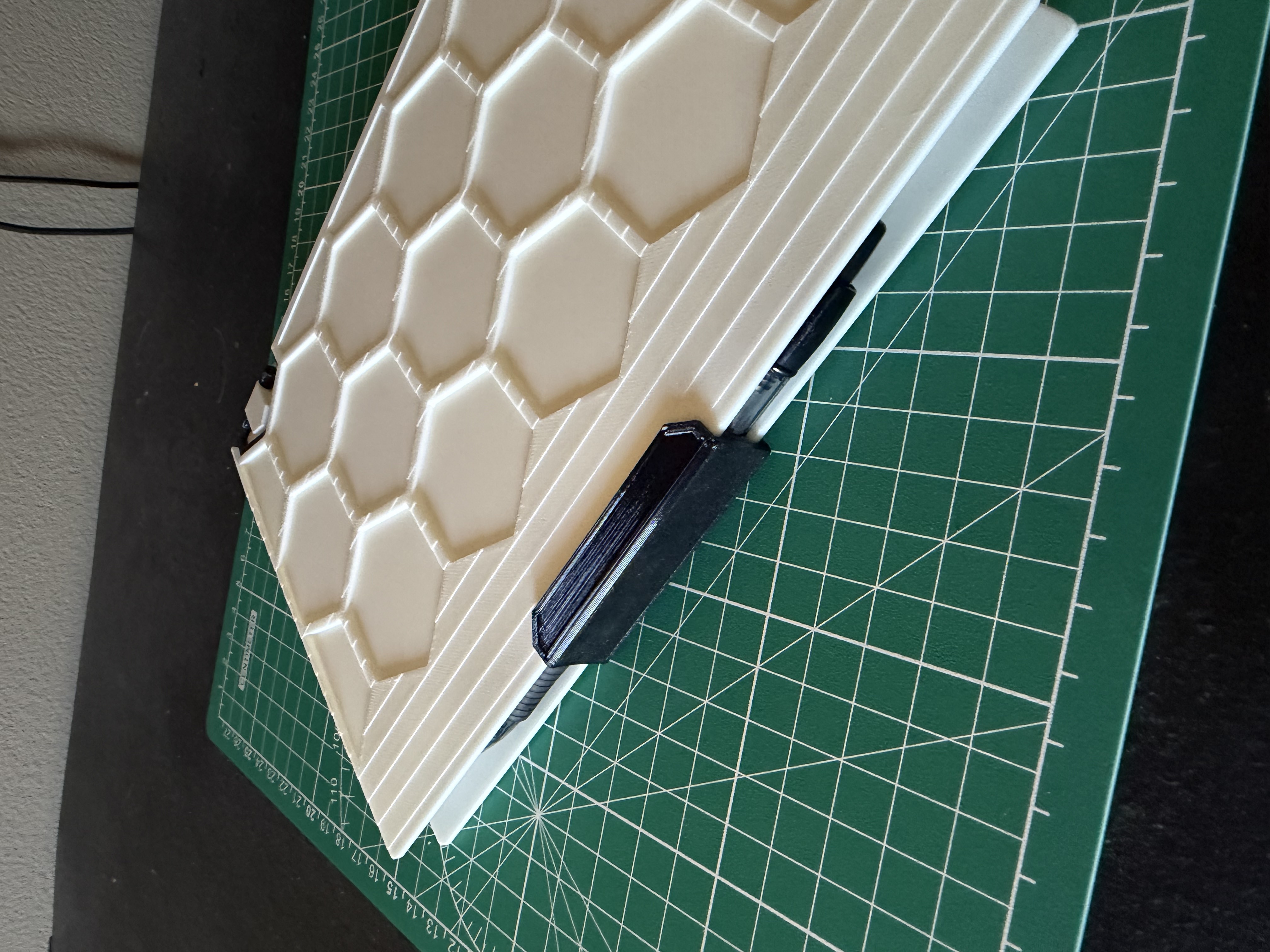 Miniatura 2 do modelo 3D Hex Notebook Clip