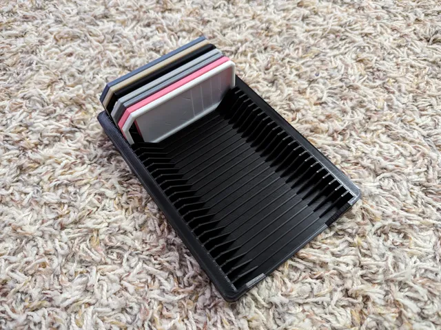 Filament sample insert for rugged box
