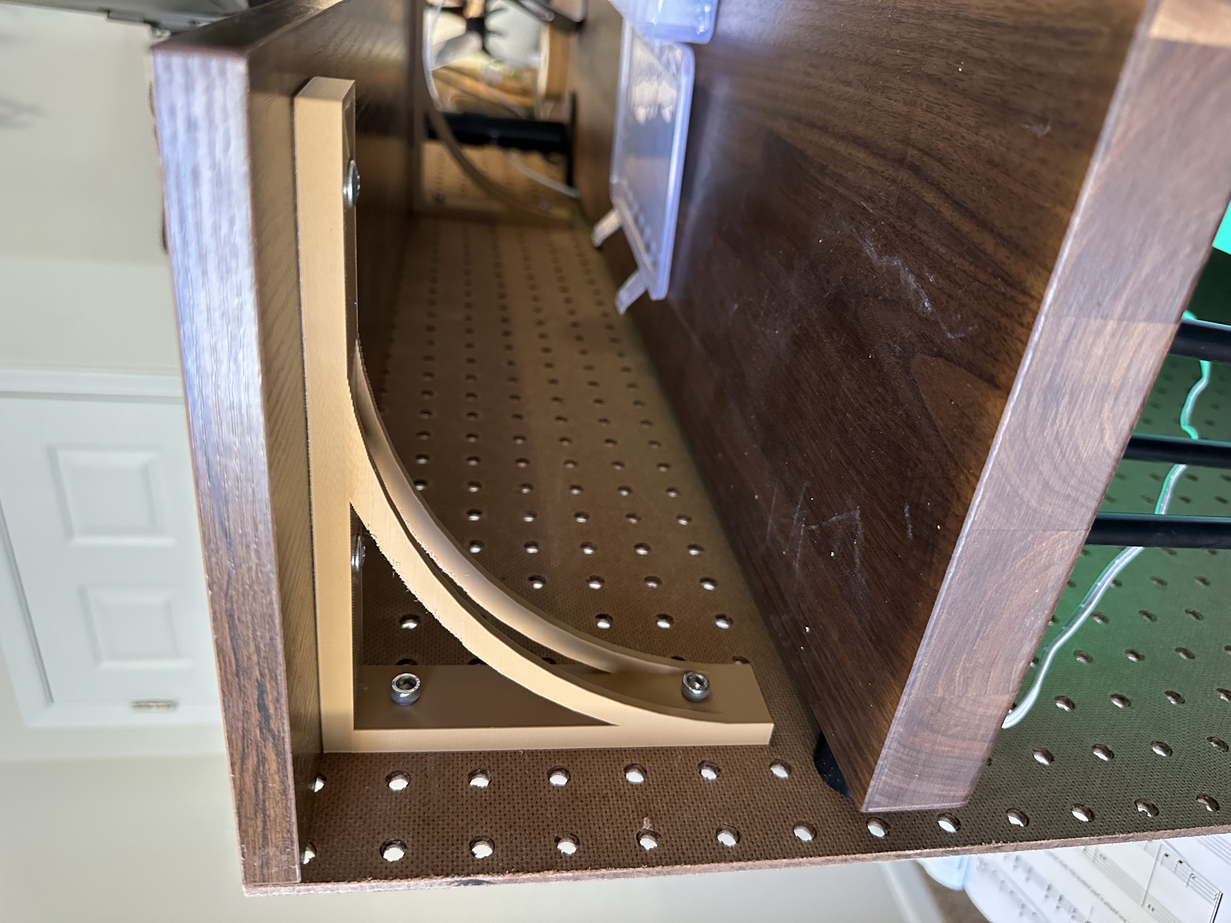 Shelf Bracket (Peg Board Compatible)