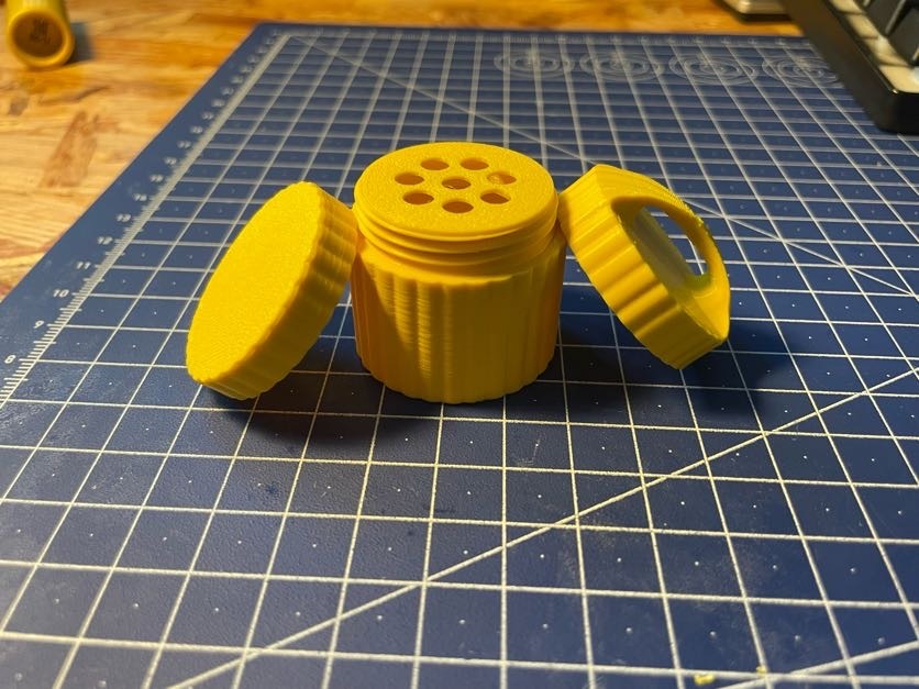 Travel salt shaker