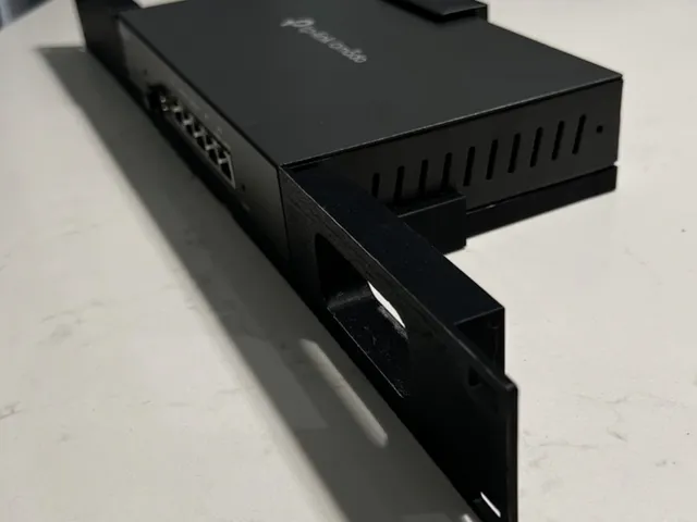 TP-Link 1U rackmount housing for ER7206 router mk II