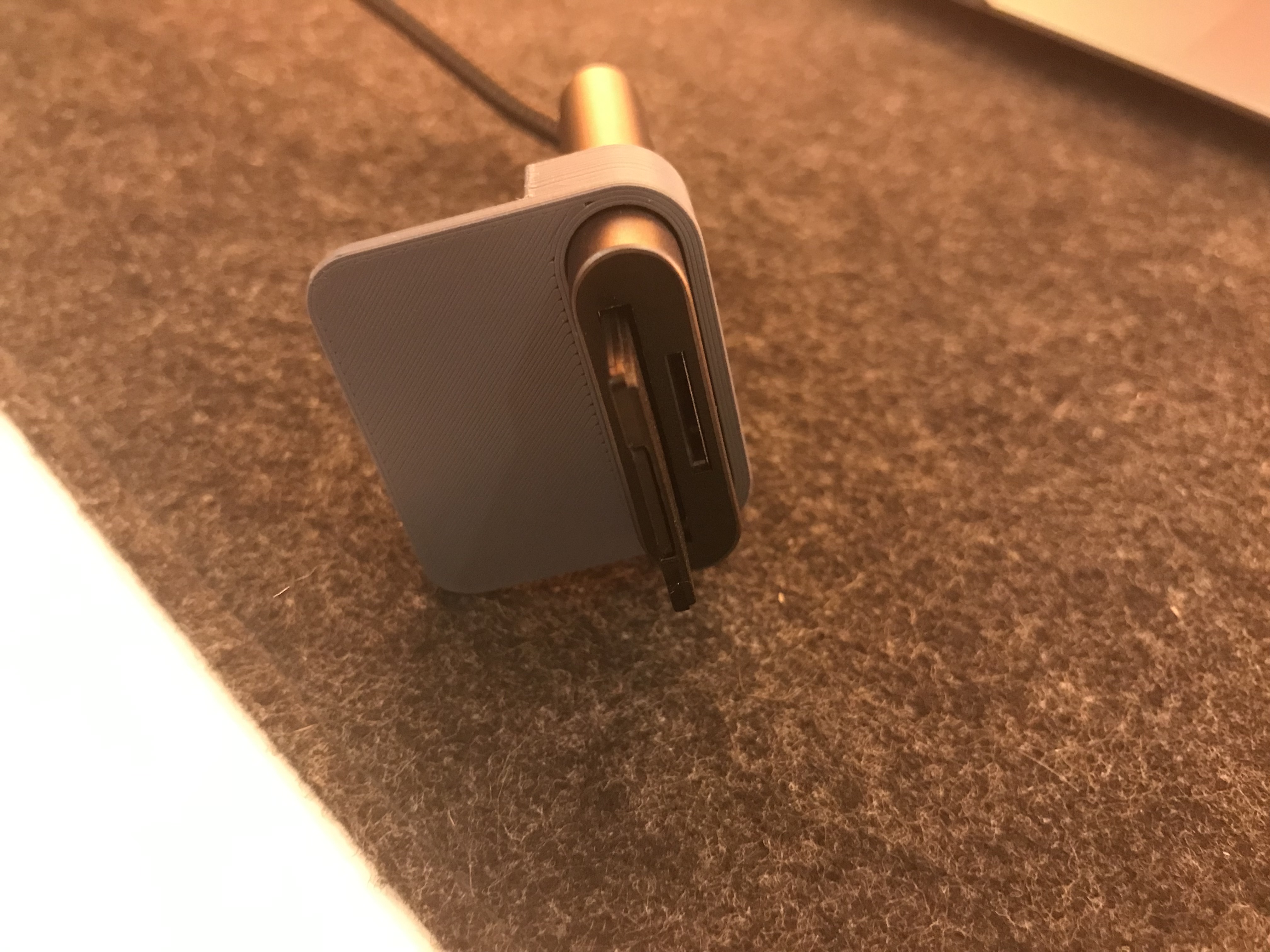 Uni sd carder reader desk mount by grininventor download free stl