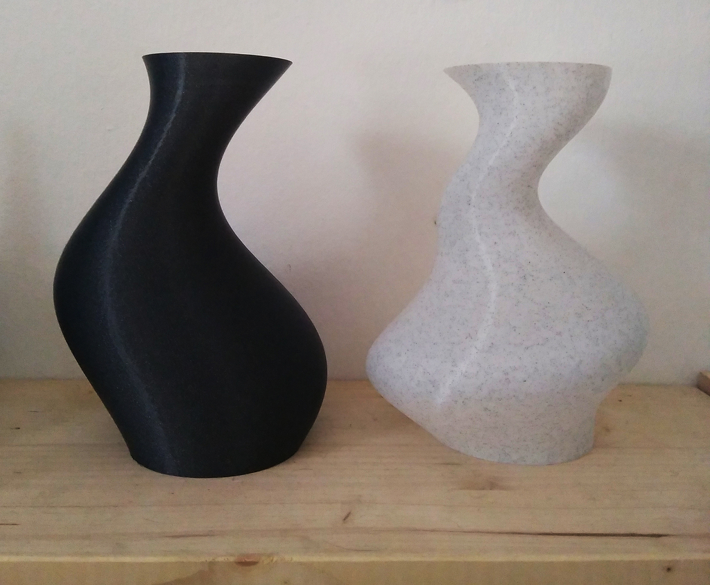 Miniatura 2 do modelo 3D Two Simple Vases