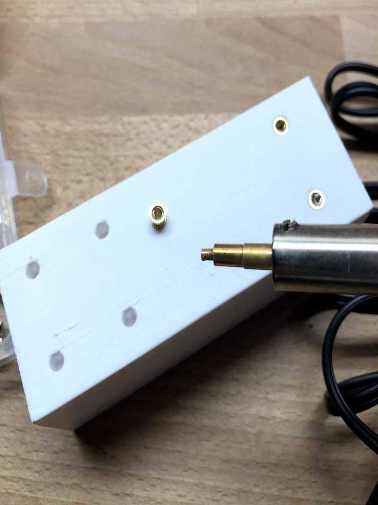 Miniatura 3 do modelo 3D Dremel Flex Holder - Threaded Inserts