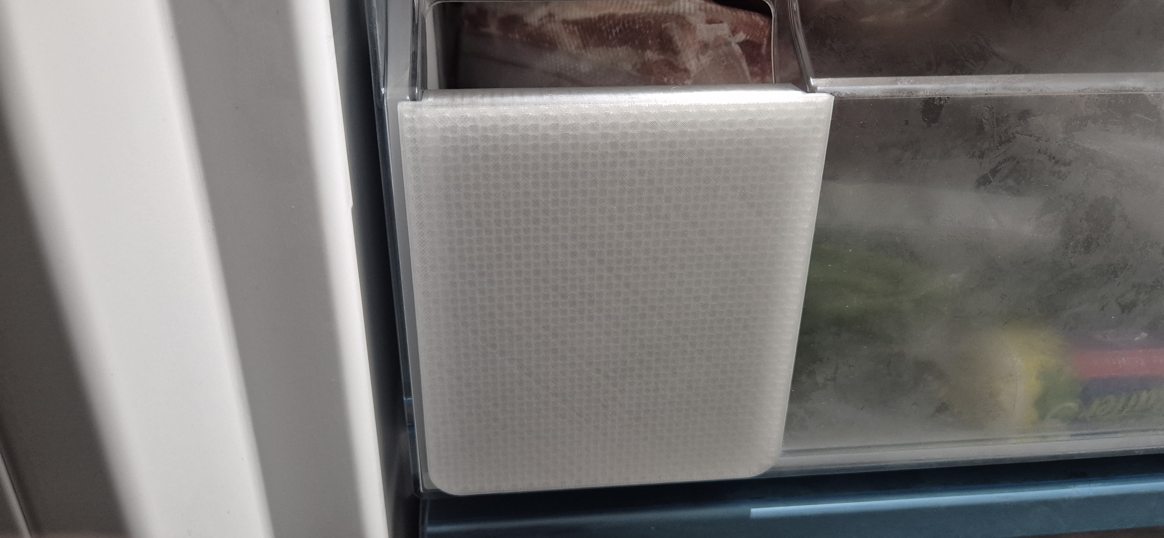 Replacement lid for flap in Siemens fridge