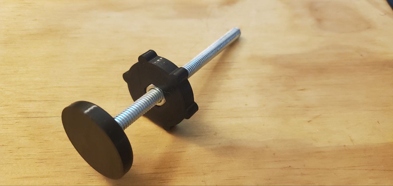 Nut and foot for baby/dog gate