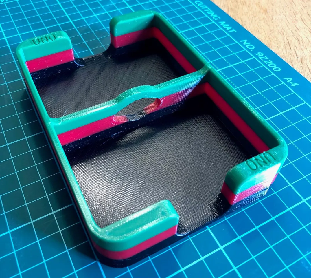 3D Printable UNO playing card holder by Zilahi Zoltán