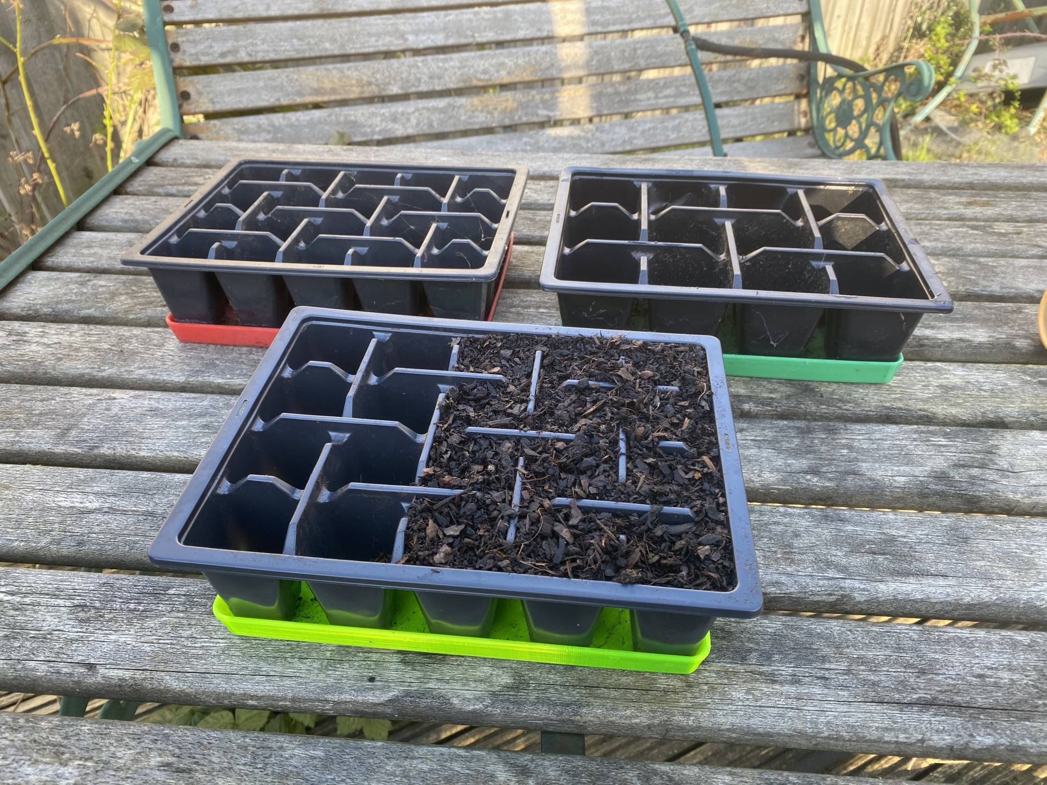 Water tray for half size seed germination cell insert