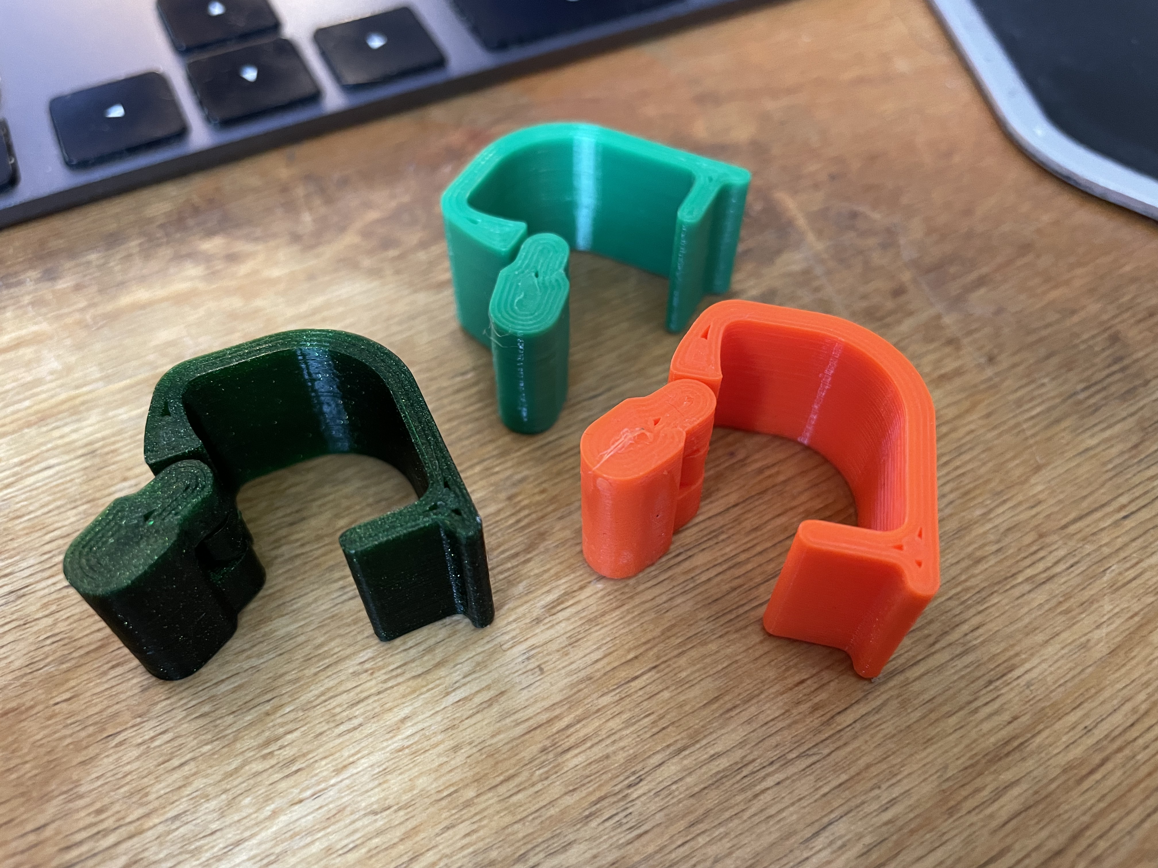 Samla Clip with hinge --> half