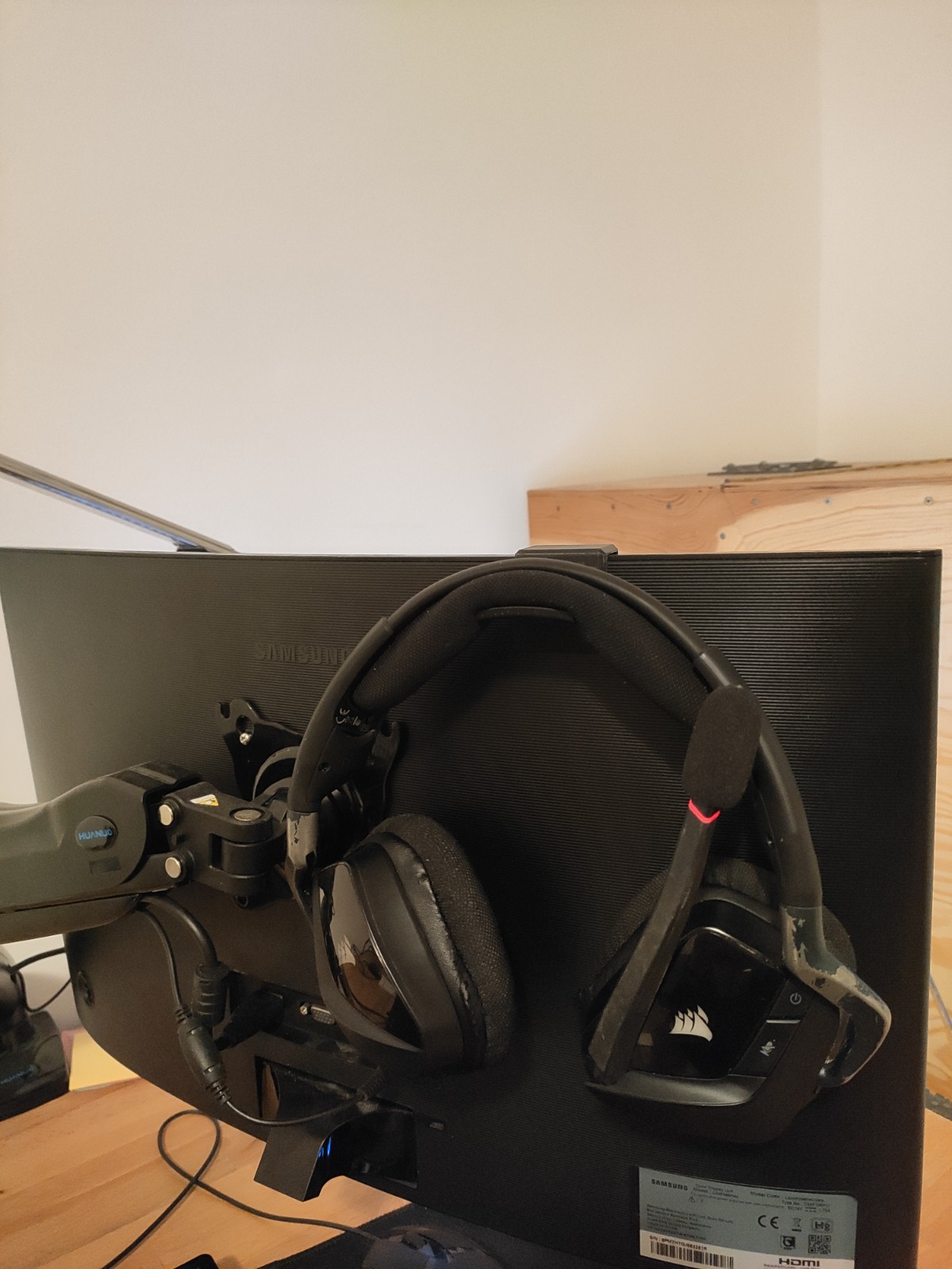 Monitor Headset Hanger by MBTech Download free STL model