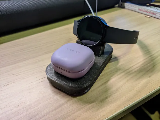 Galaxy Watch 5 + Buds 2 Pro wireless charging cradle