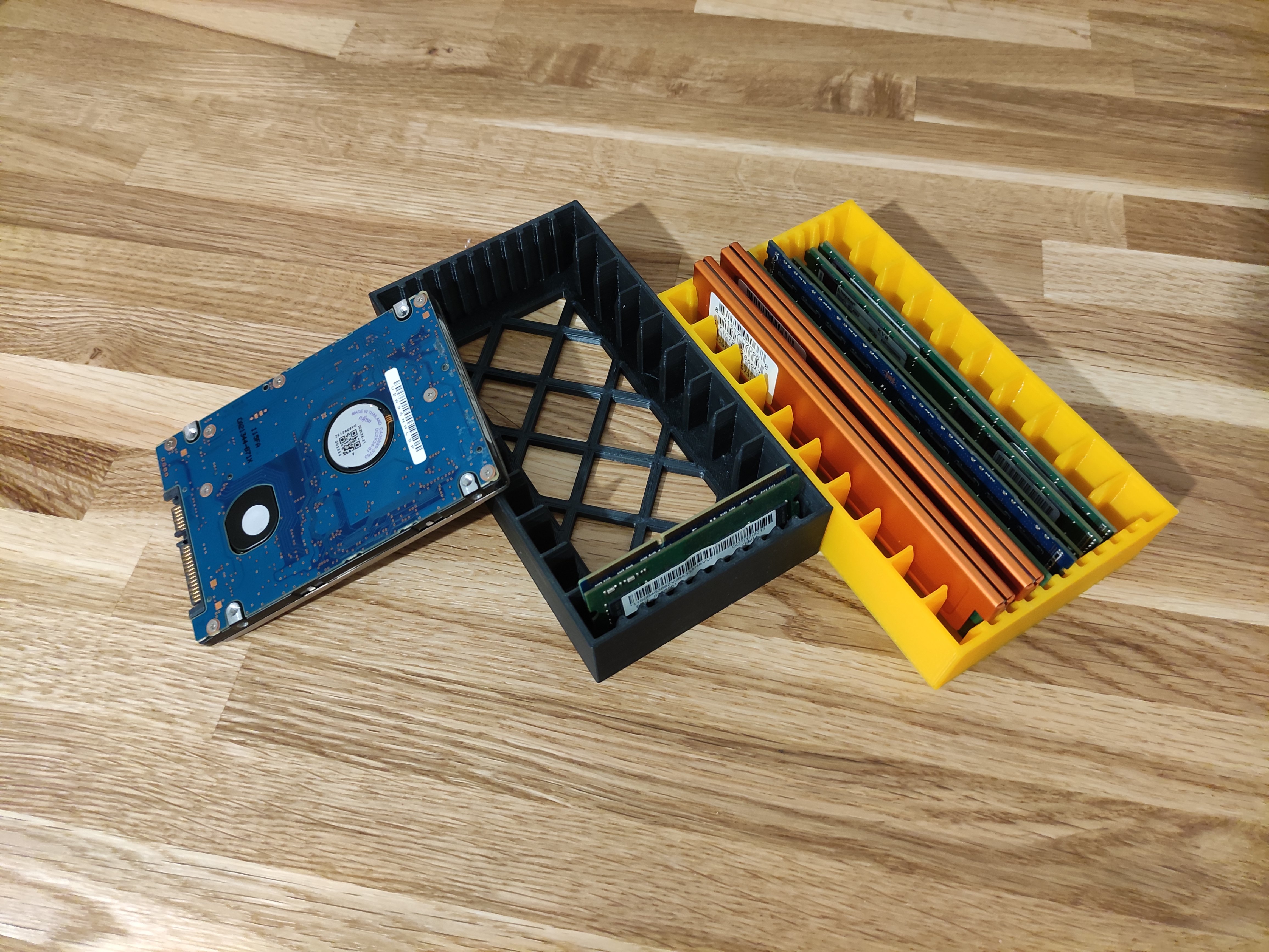 3 in 1 storage box, 2.5" HDD, SSD, Regular/SODIMM RAM