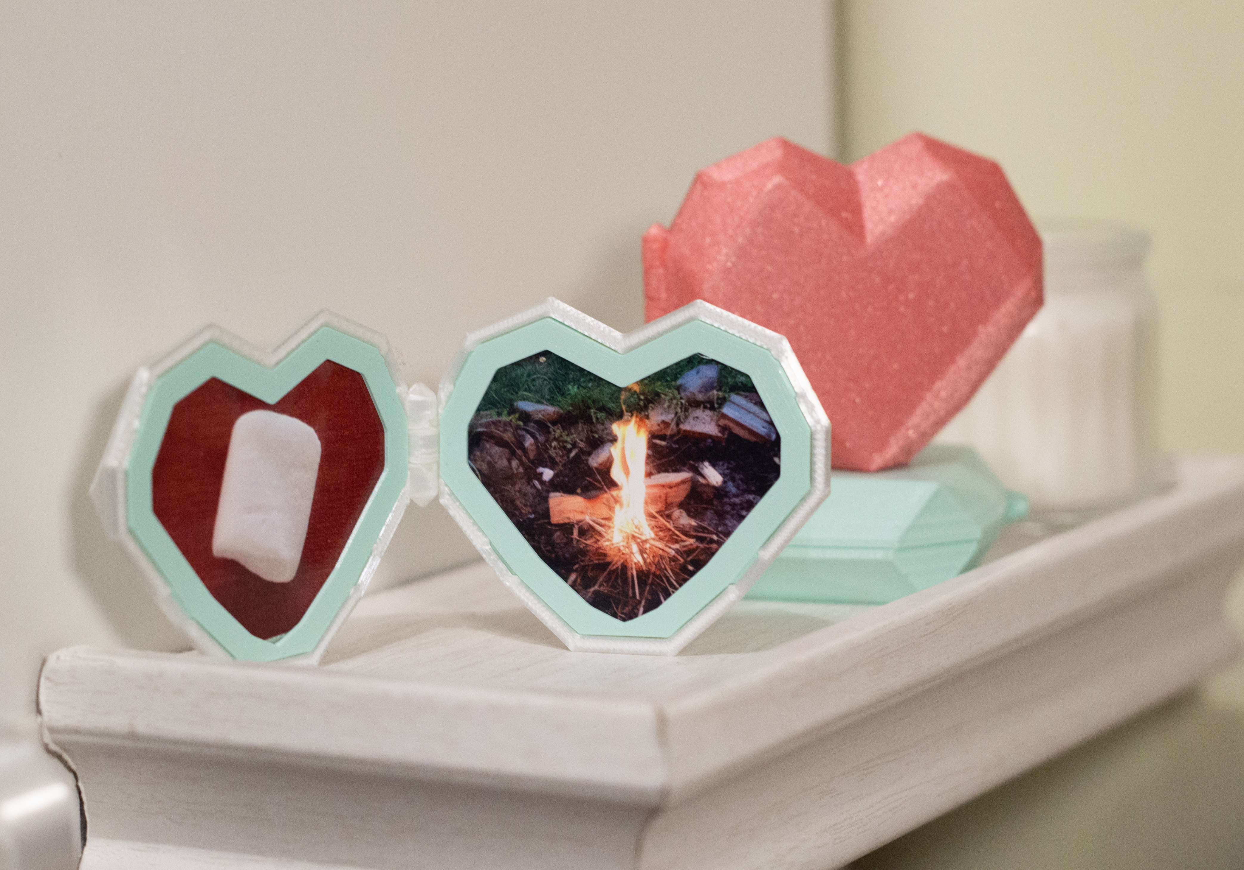 Miniatura 4 do modelo 3D Valentines' Low Poly Locket