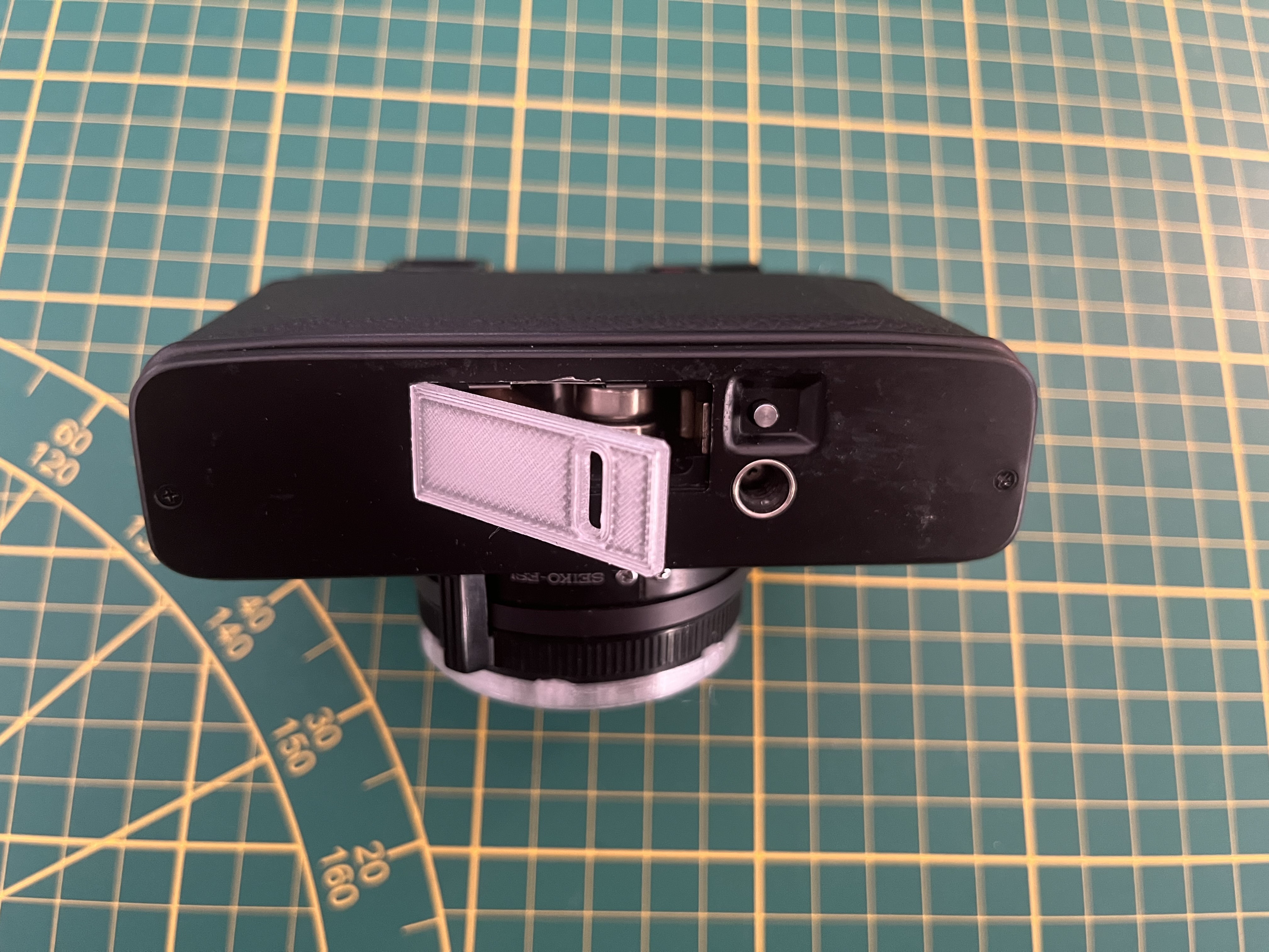 Minolta HI-MATIC F battery compartment cover