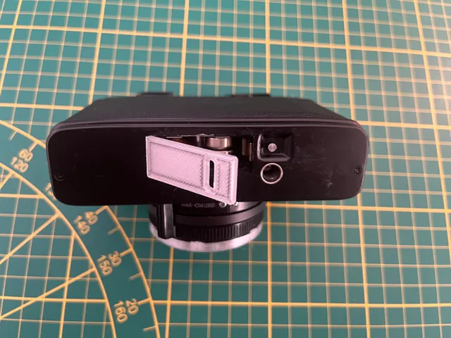 Minolta HI-MATIC F battery compartment cover