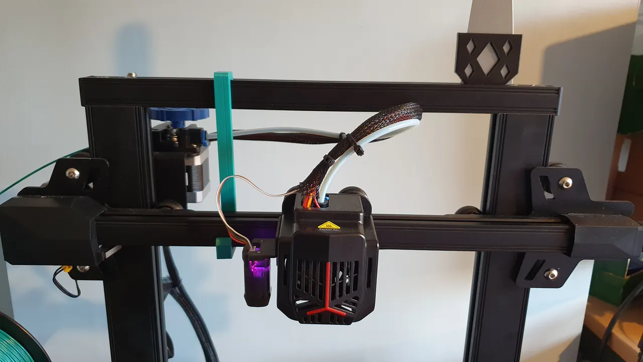 Ender 3 V2 (Neo) - X Gantry Lock by ryanba | Download free STL