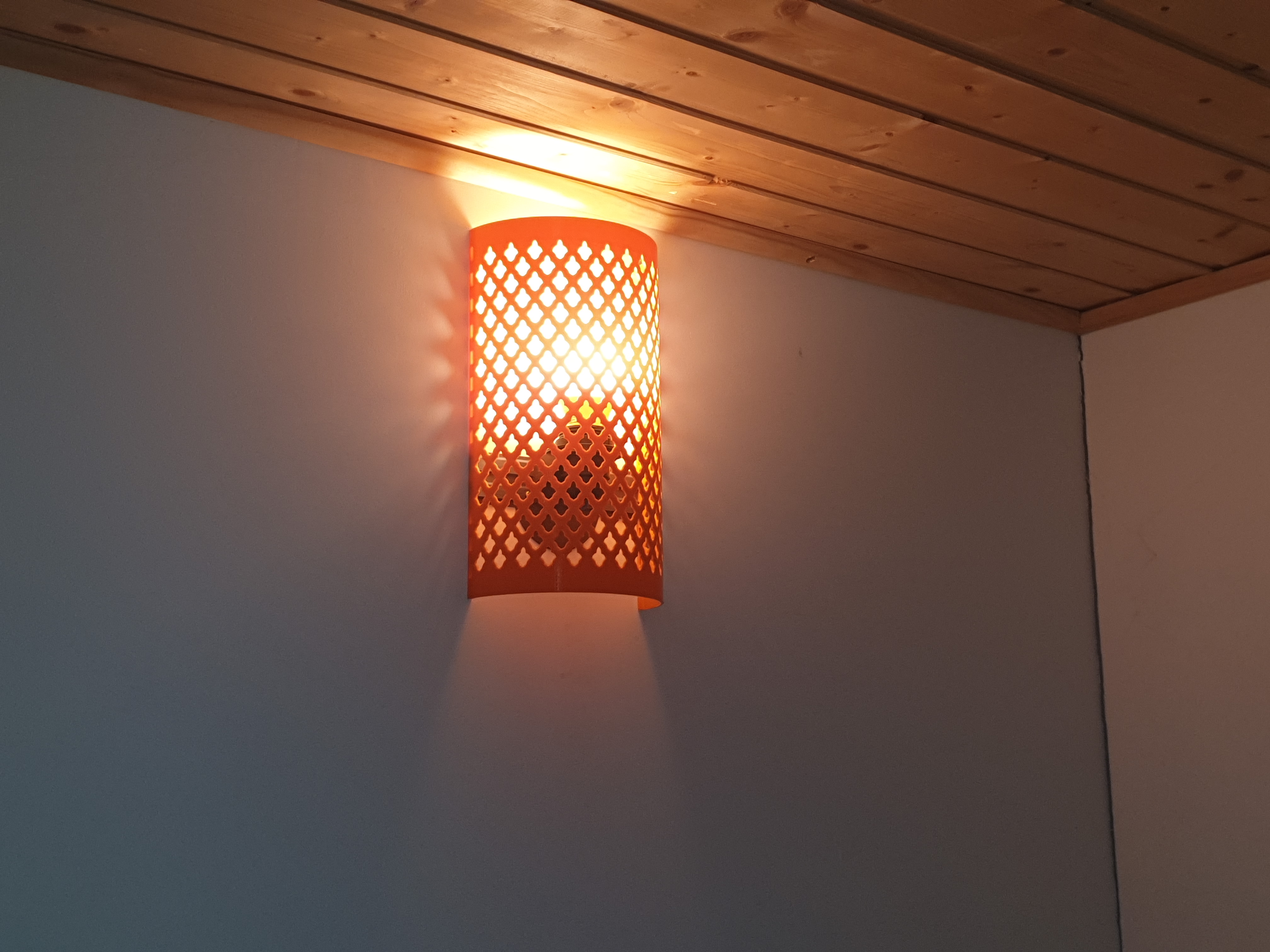 Moroccan-style wallmounted lamp (Lampe murale style marocain)