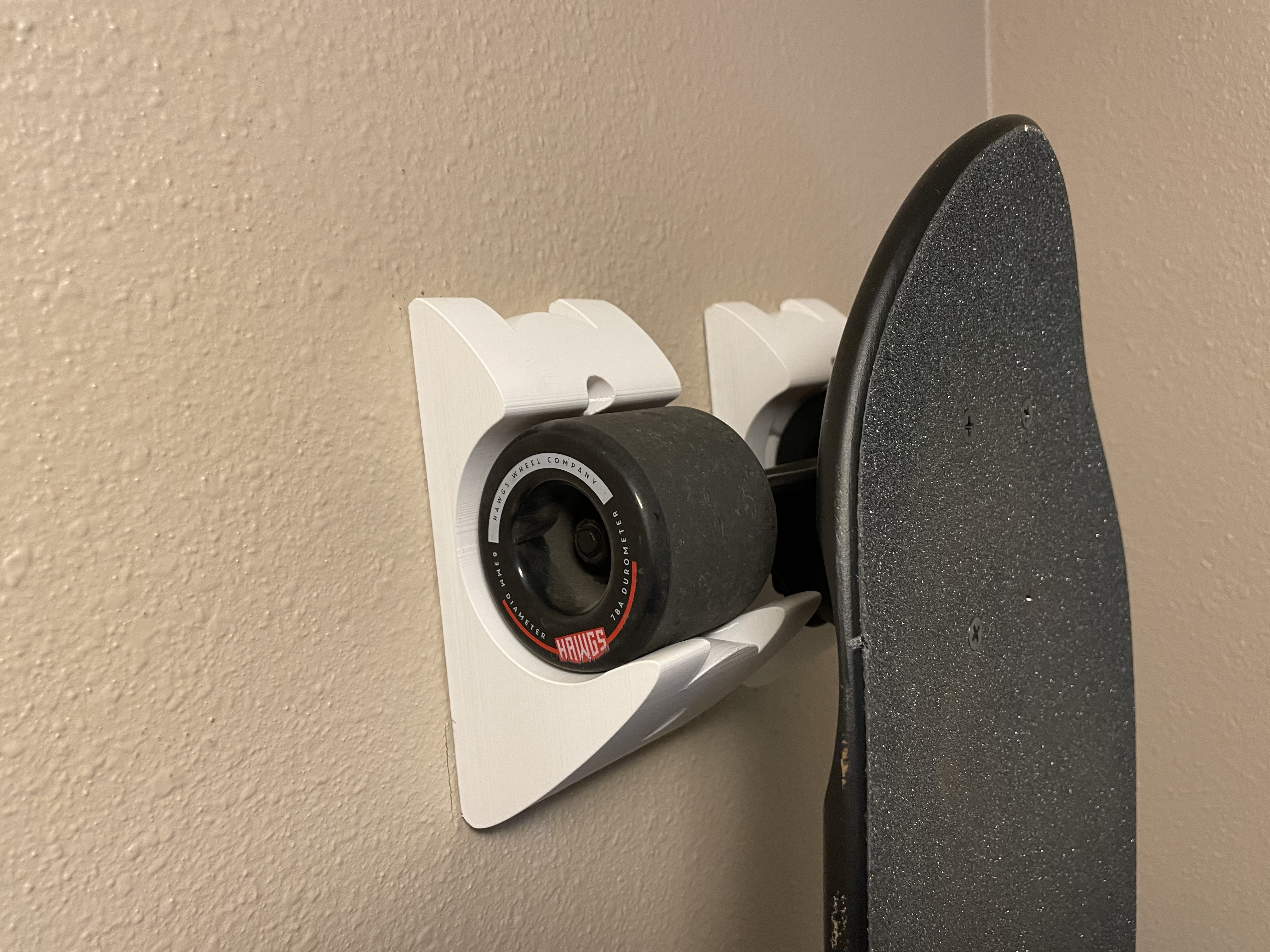 Skateboard hanger combined