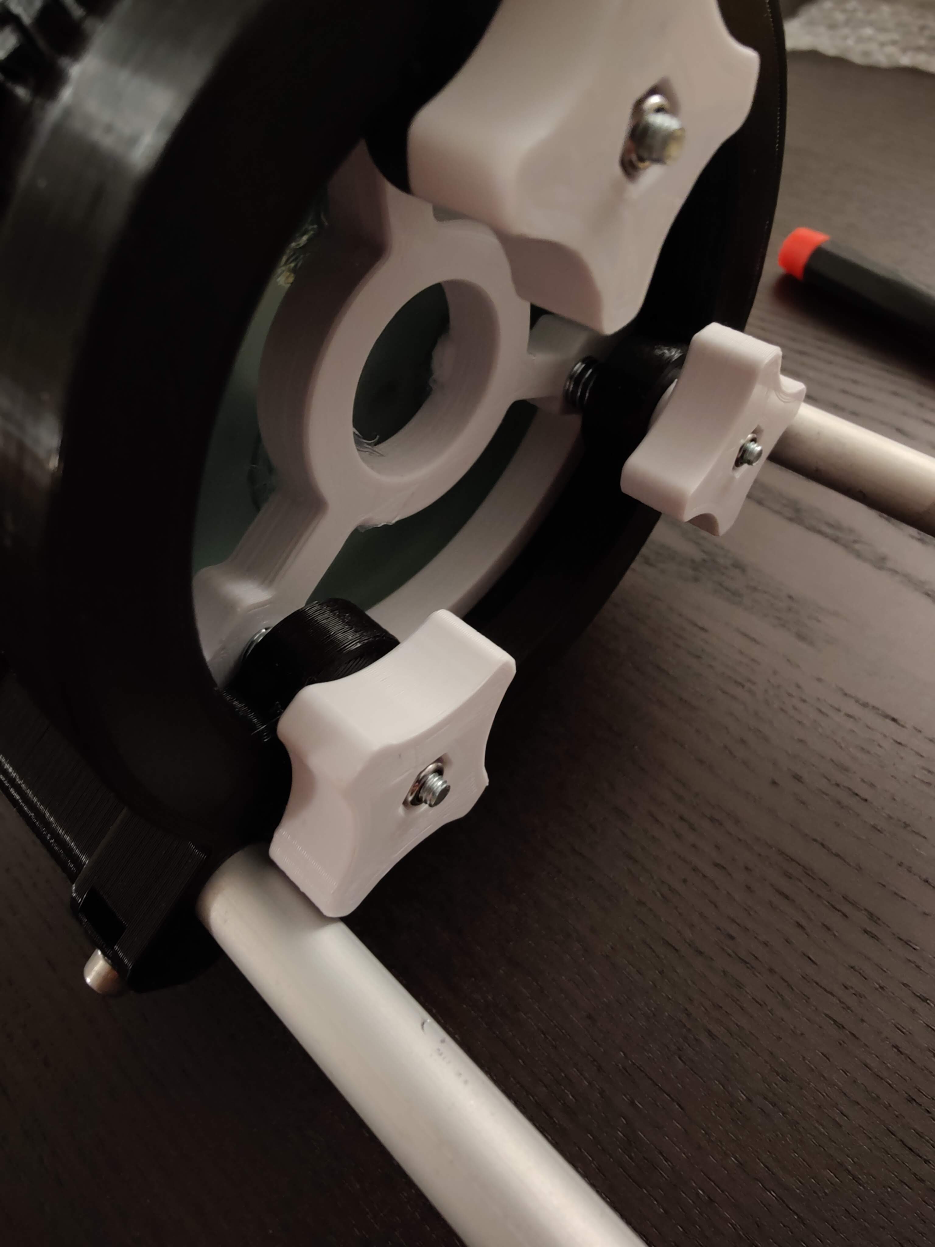 Smaller primary collimation knobs for metric Hadley 3D model thumbnail