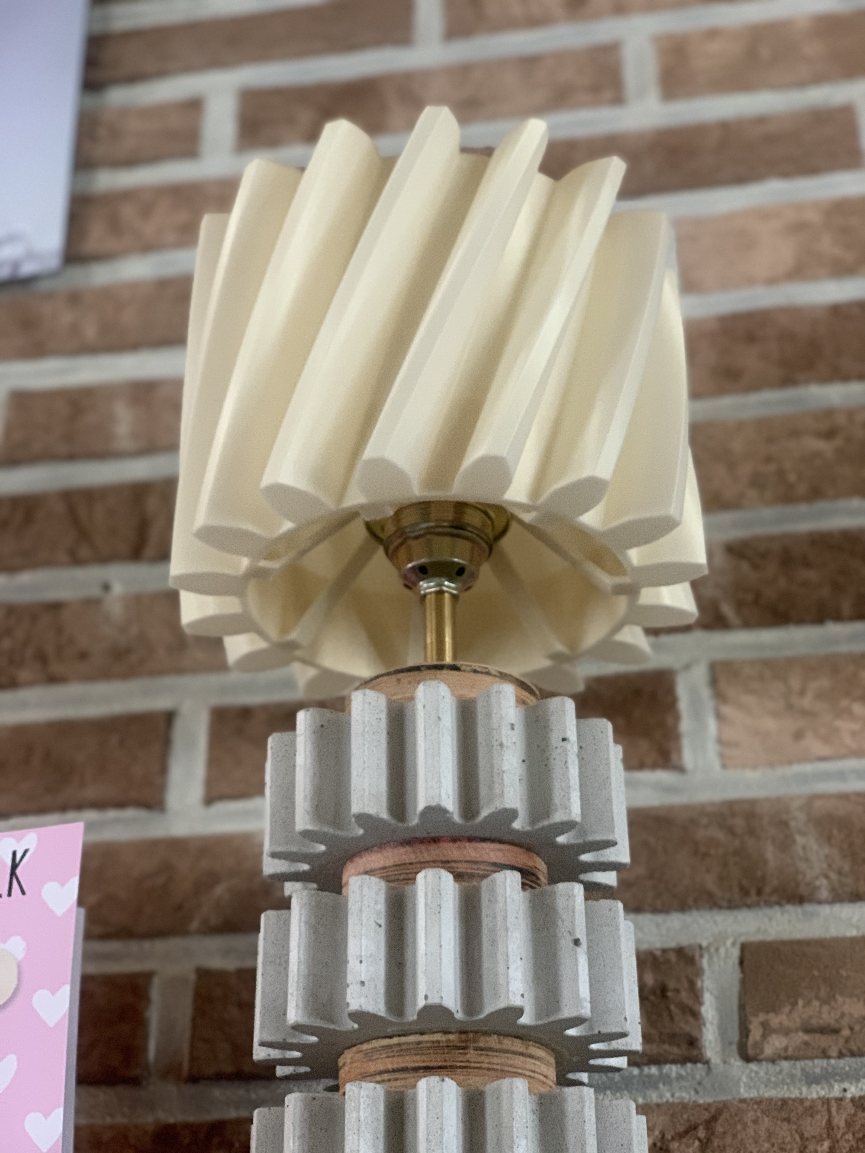 Lamp shade gear
