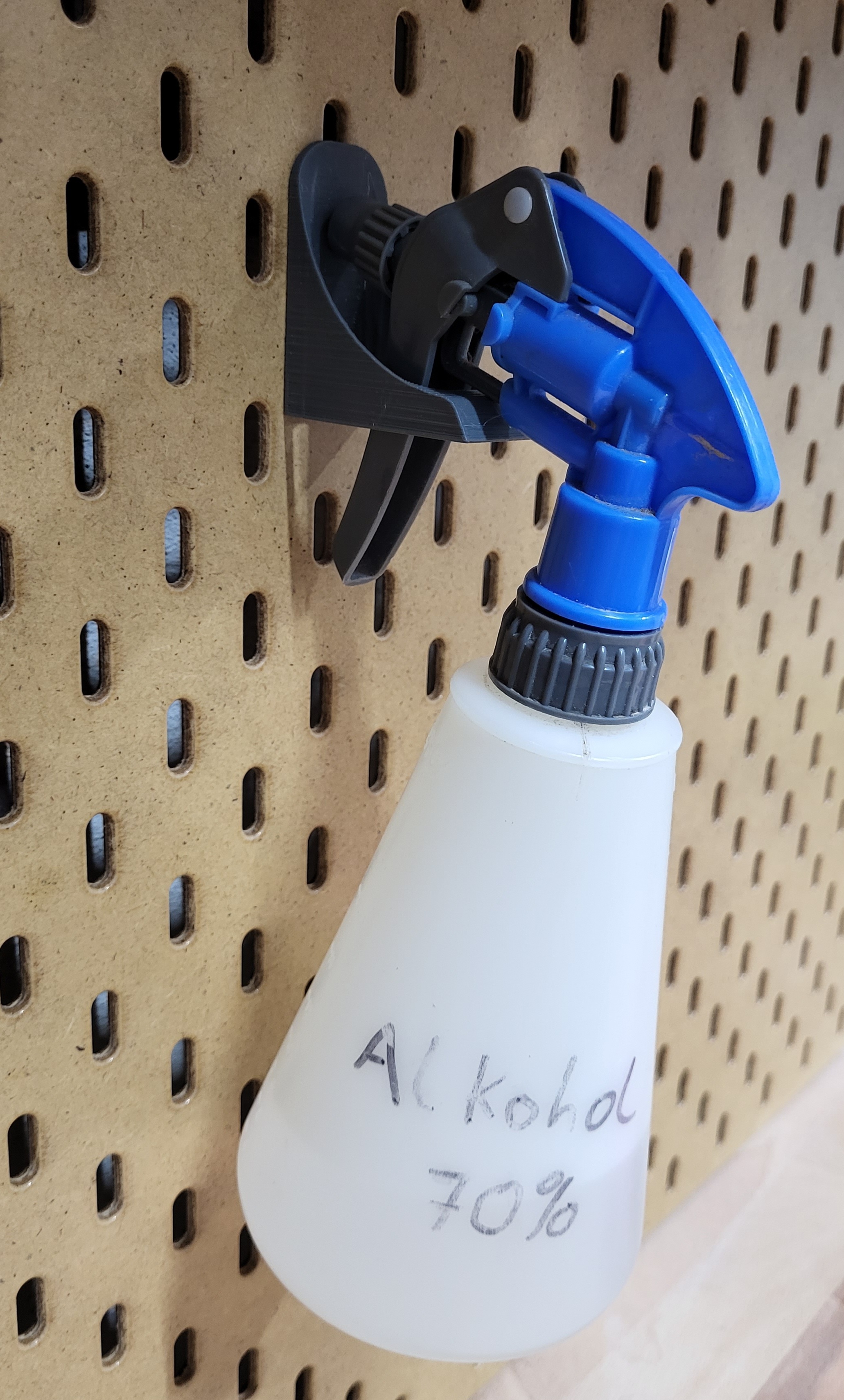 Spray Holder Skadis Sprühflaschenhalter 3D model thumbnail