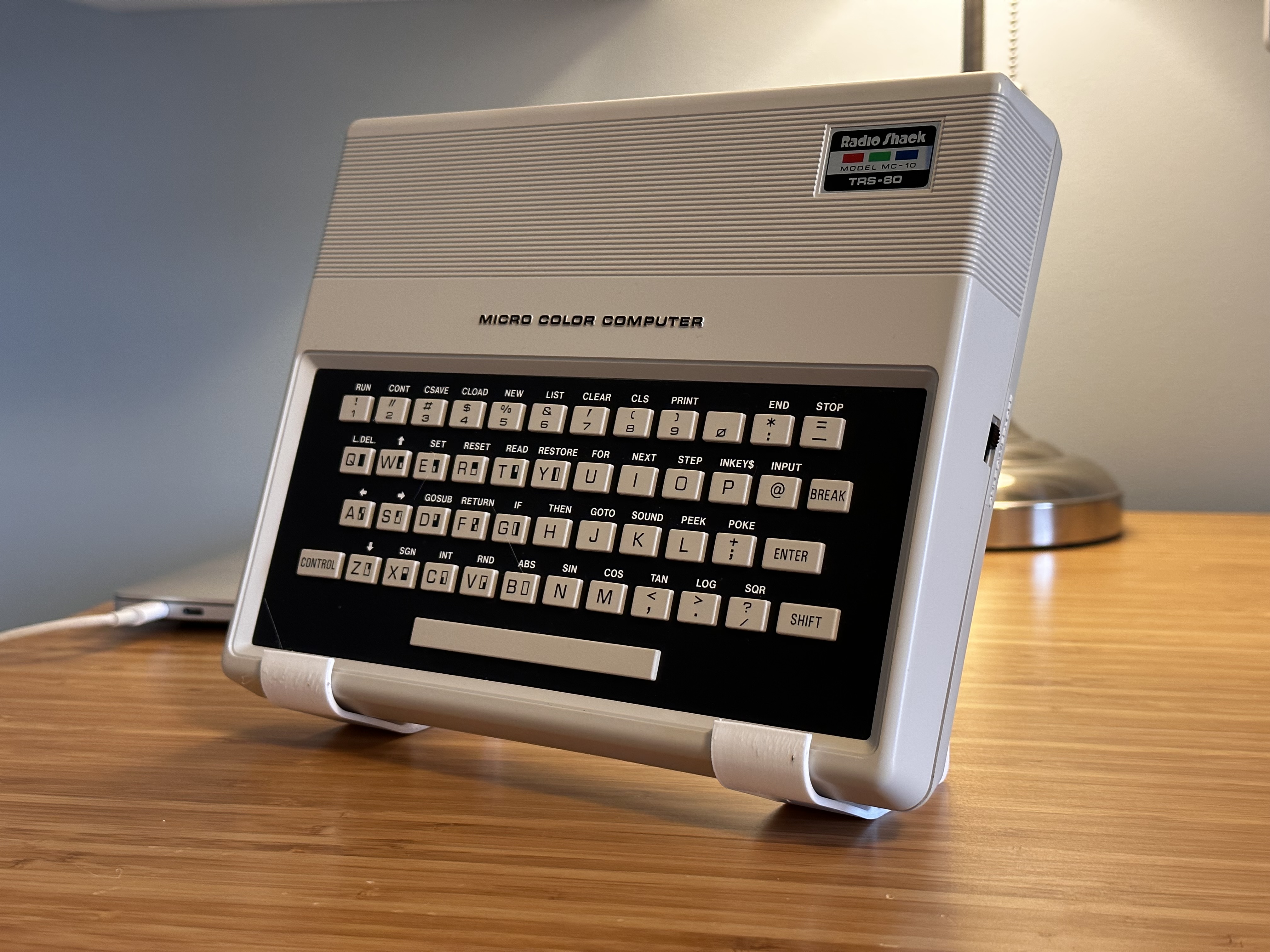 Display stand for TRS-80 MC-10
