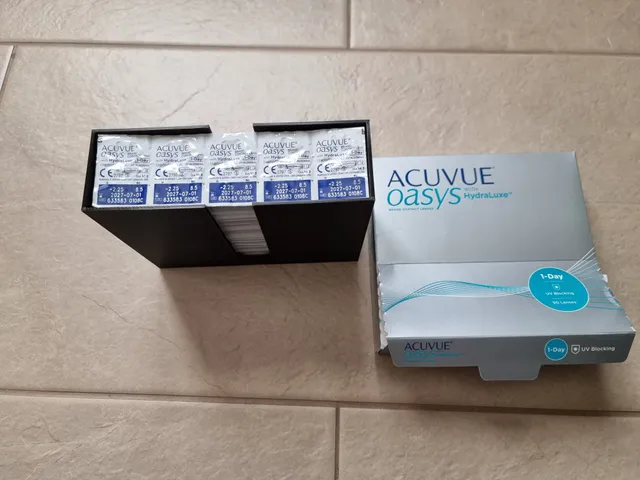 Contact lens storage box