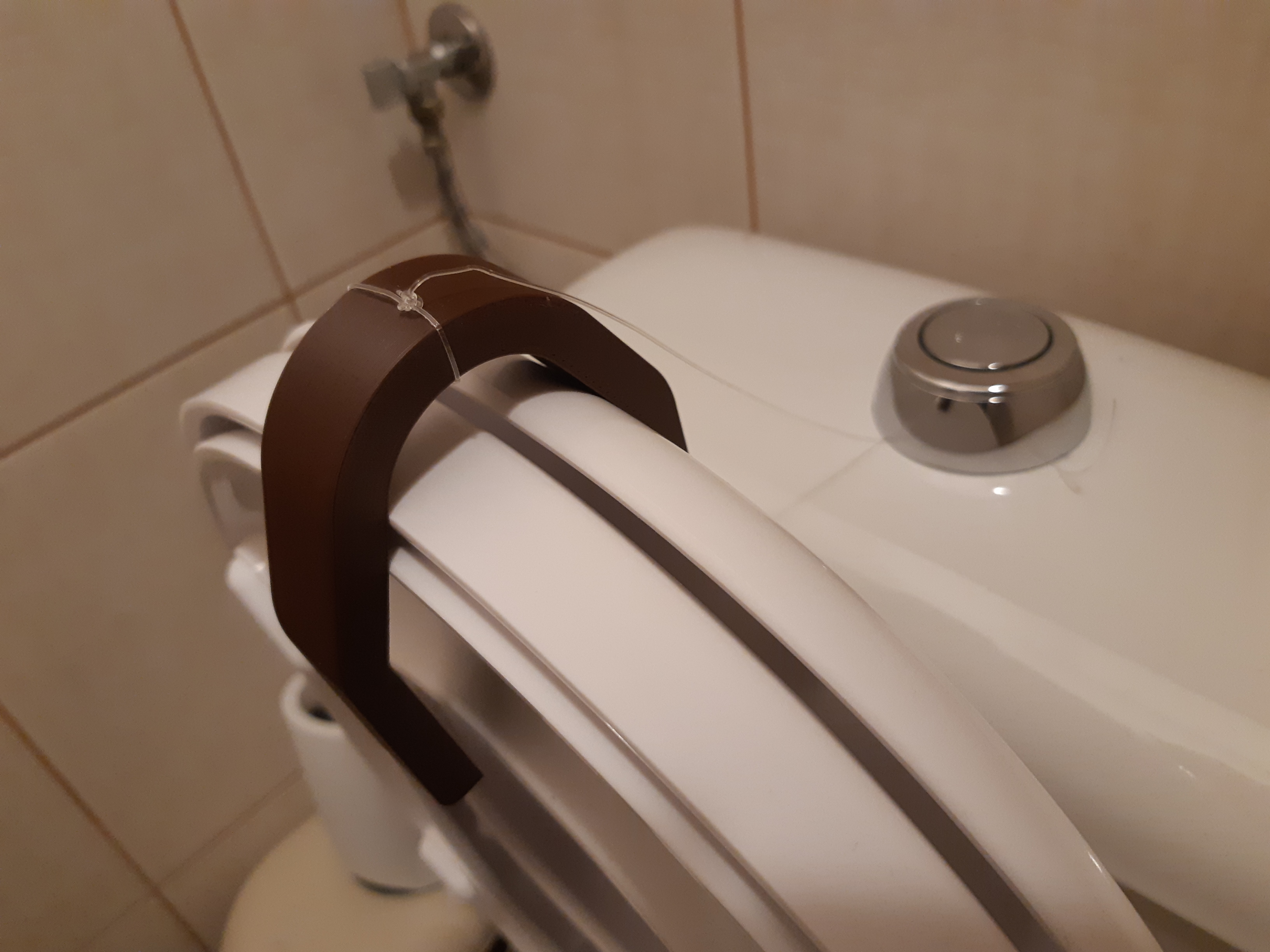 GAME with horseshoe/ Holder for toilet seat by Smart or Hard Maker