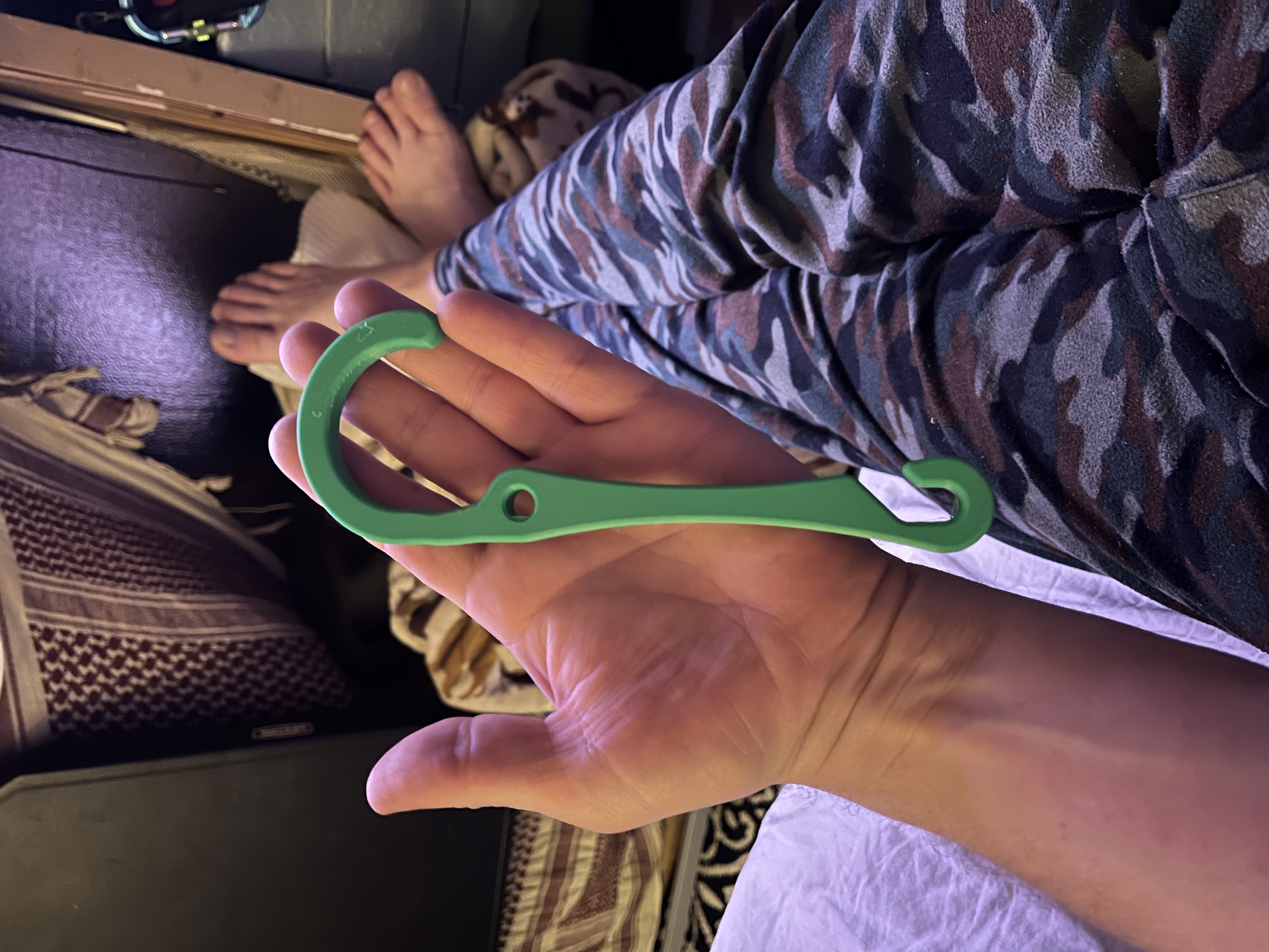 filament hanger for closet dowel
